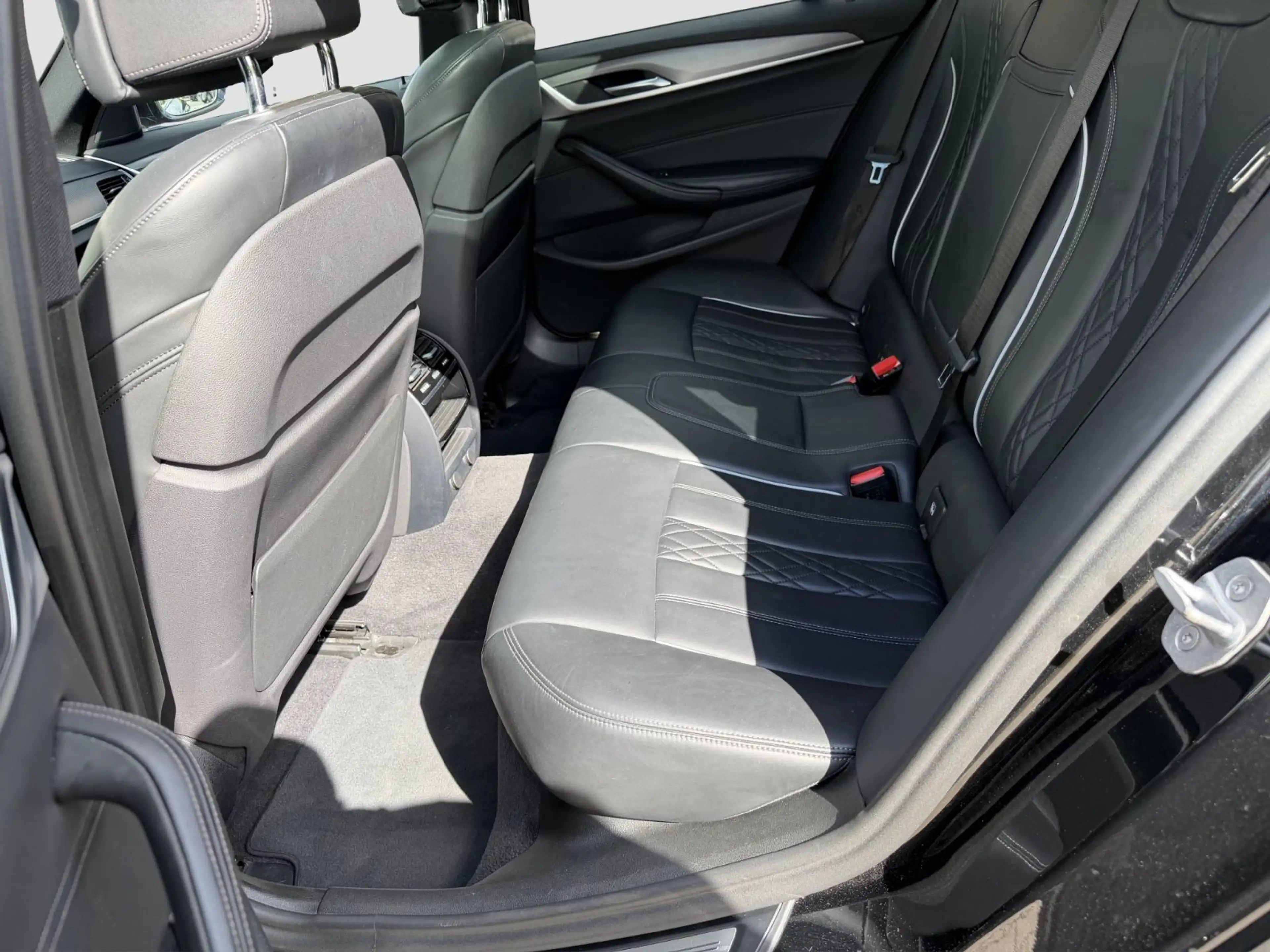 BMW 520 d M Sport/Panorama/Leder/Kamera/HUD/Scheckhe — photo 13