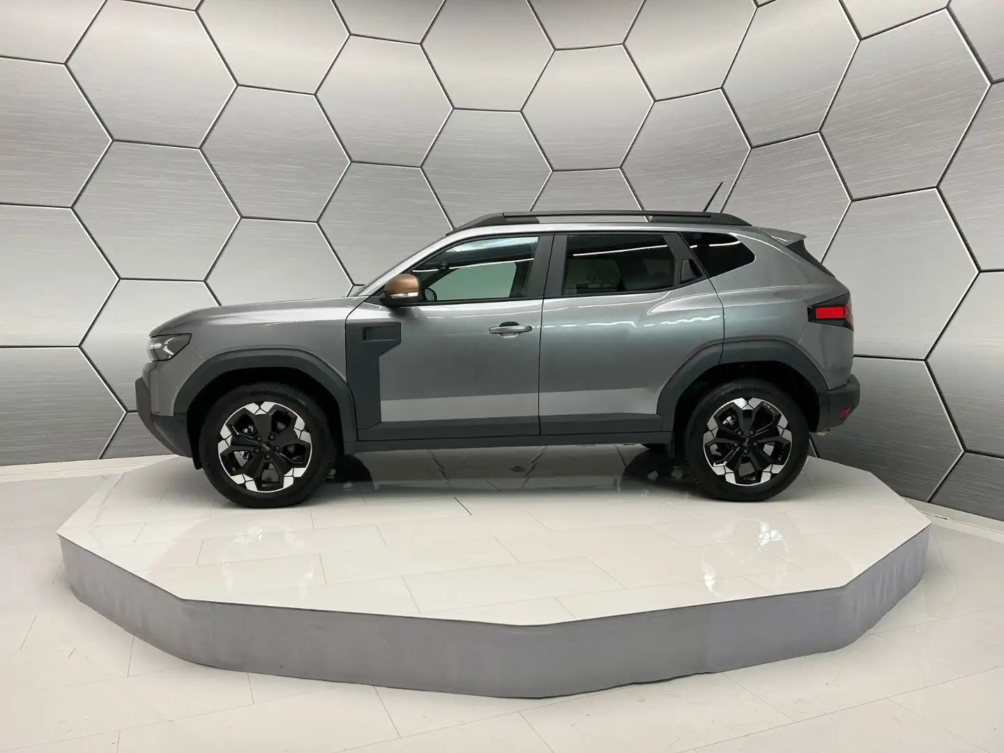 Dacia Duster mildhybrid 130 4WD Extreme Winter-Paket Grau - 2