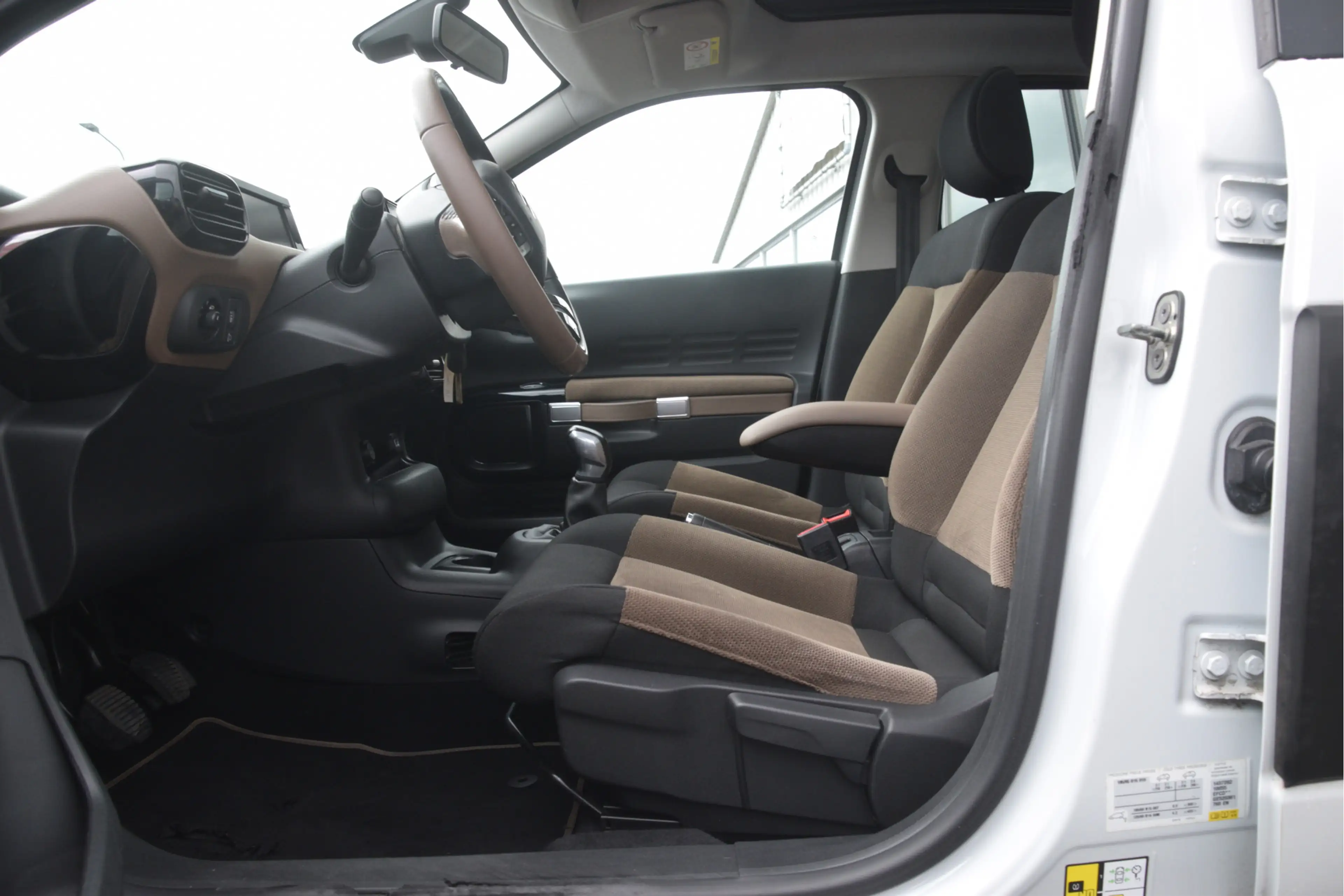 Citroen C4 Cactus 1.6 BlueHDi Business Plus Navi | Clima | Bluetooth — photo 6