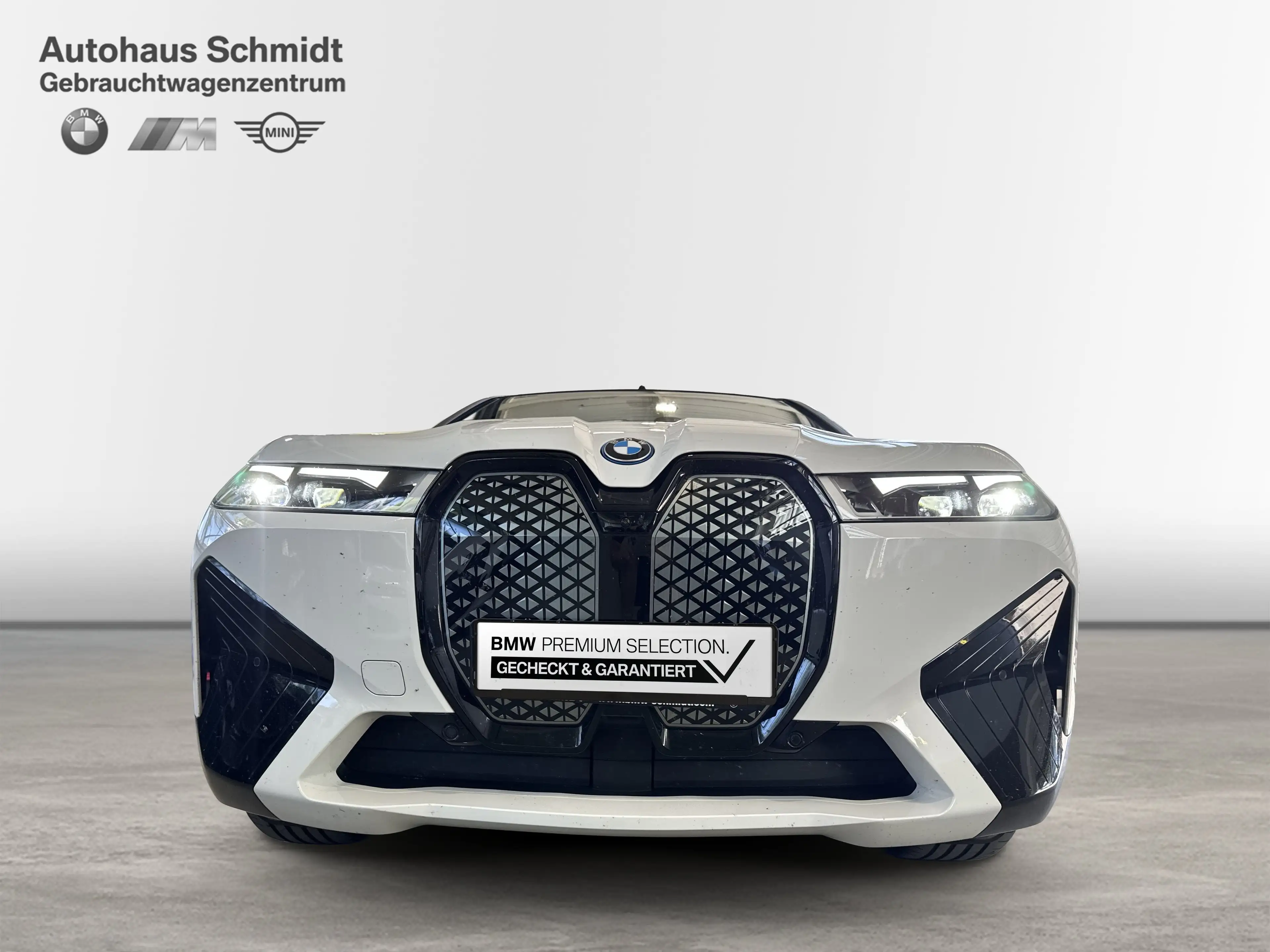 BMW iX xDrive50 — photo 7