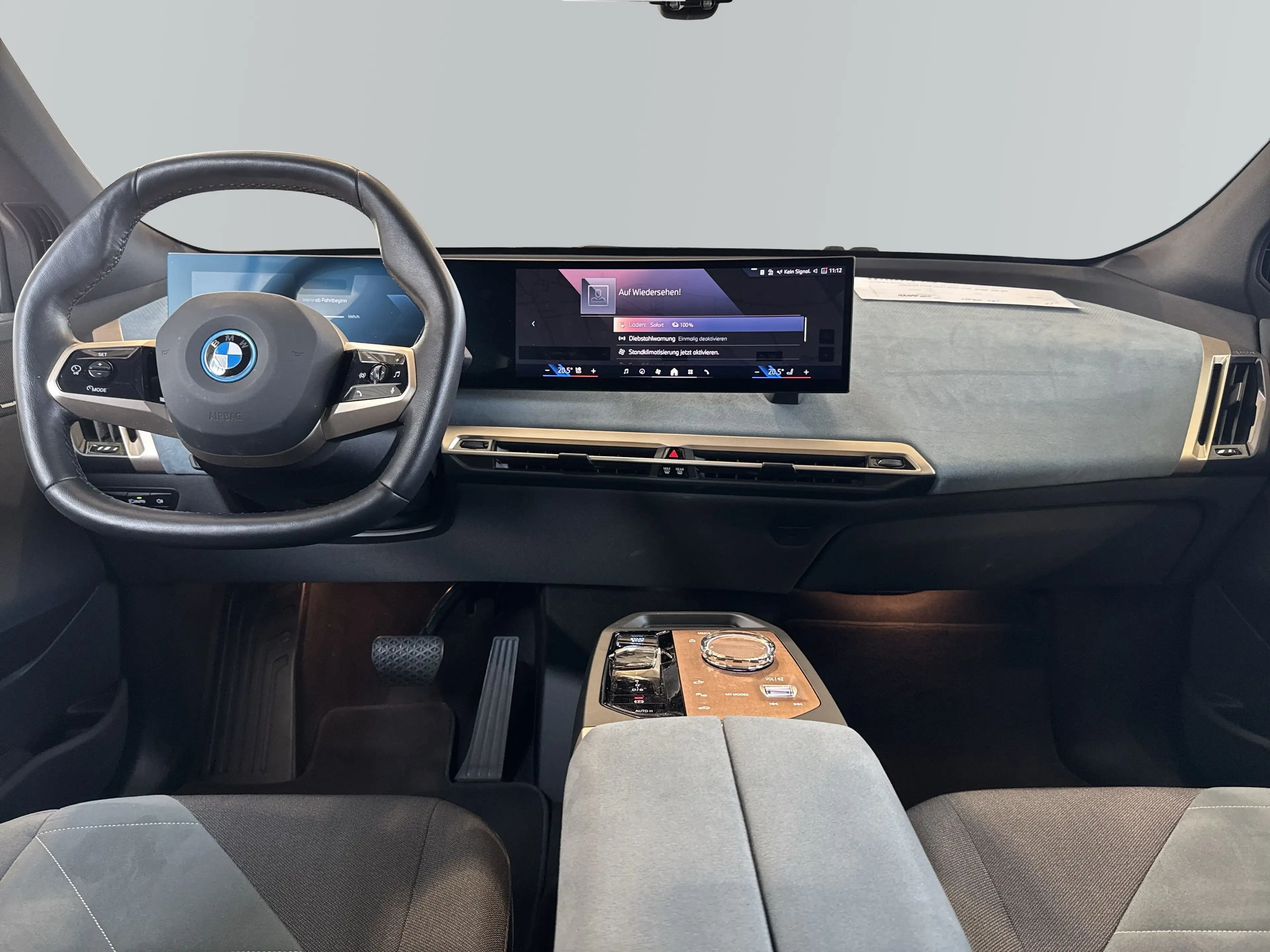 BMW iX xDrive50 — photo 12