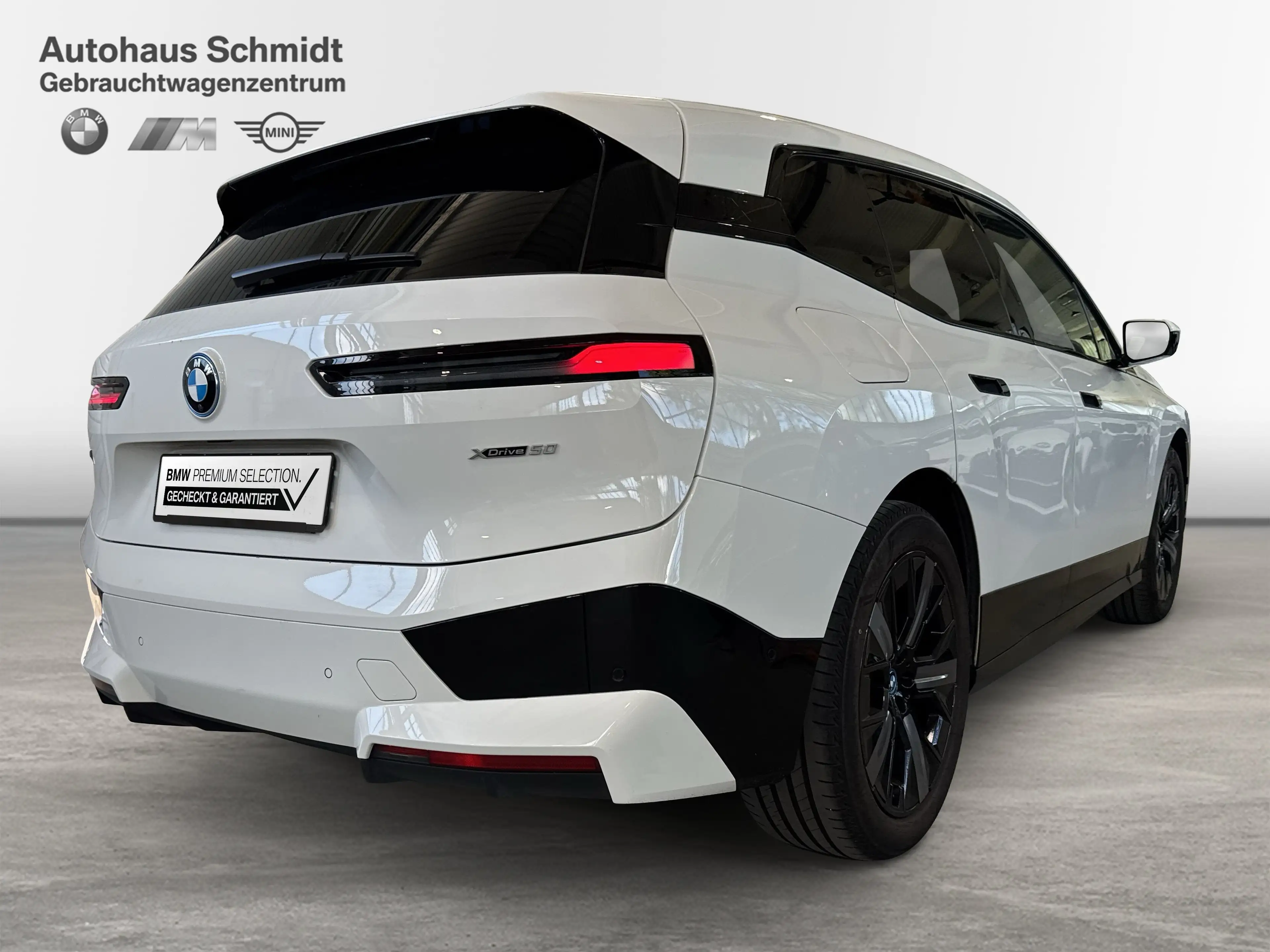 BMW iX xDrive50 — photo 5