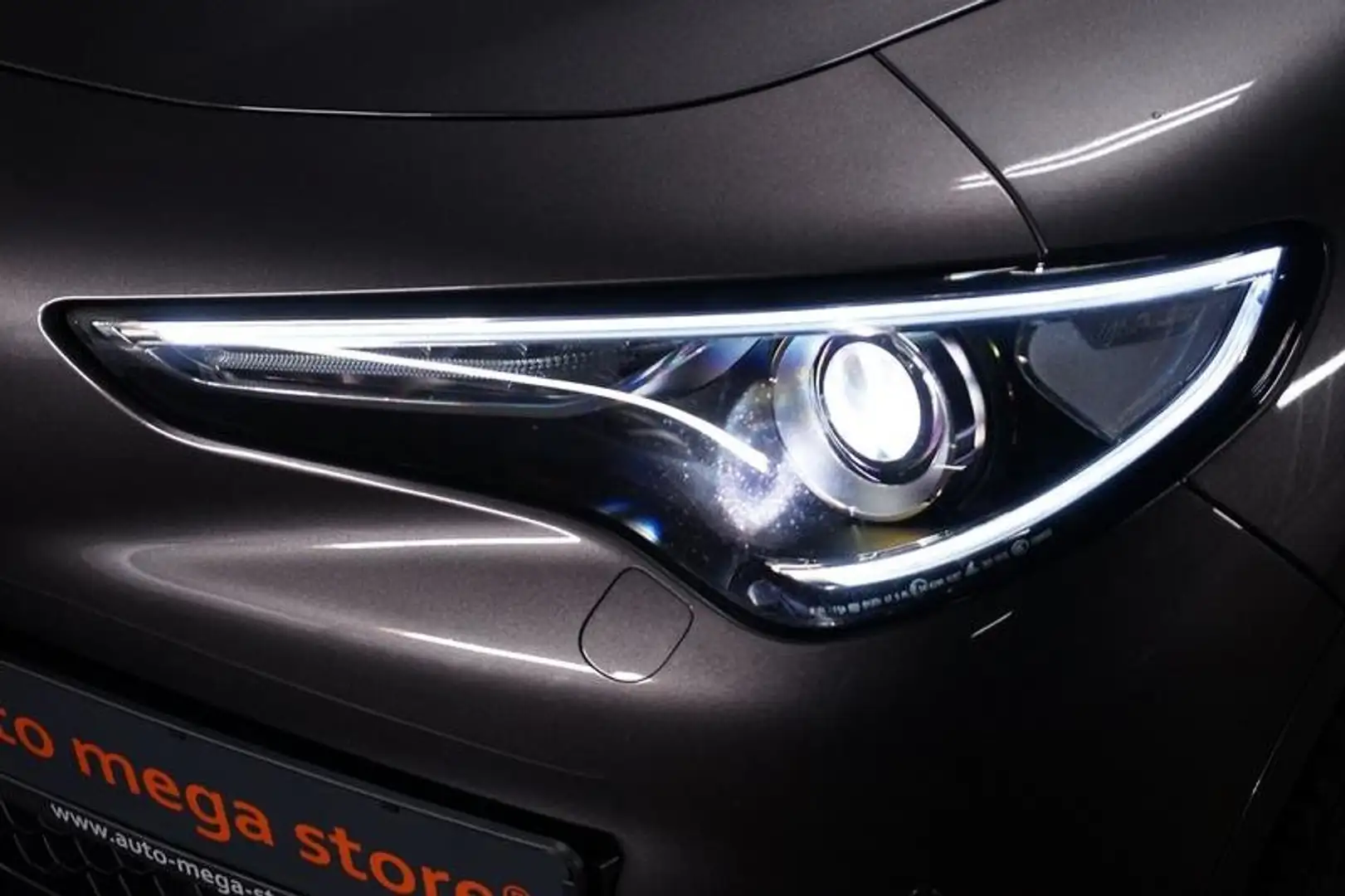 Alfa Romeo Stelvio 2.0 Turbo 16V Ti Q4 Kamera/ACC/AUT/KeyLess/Navi/RF Grau - 2