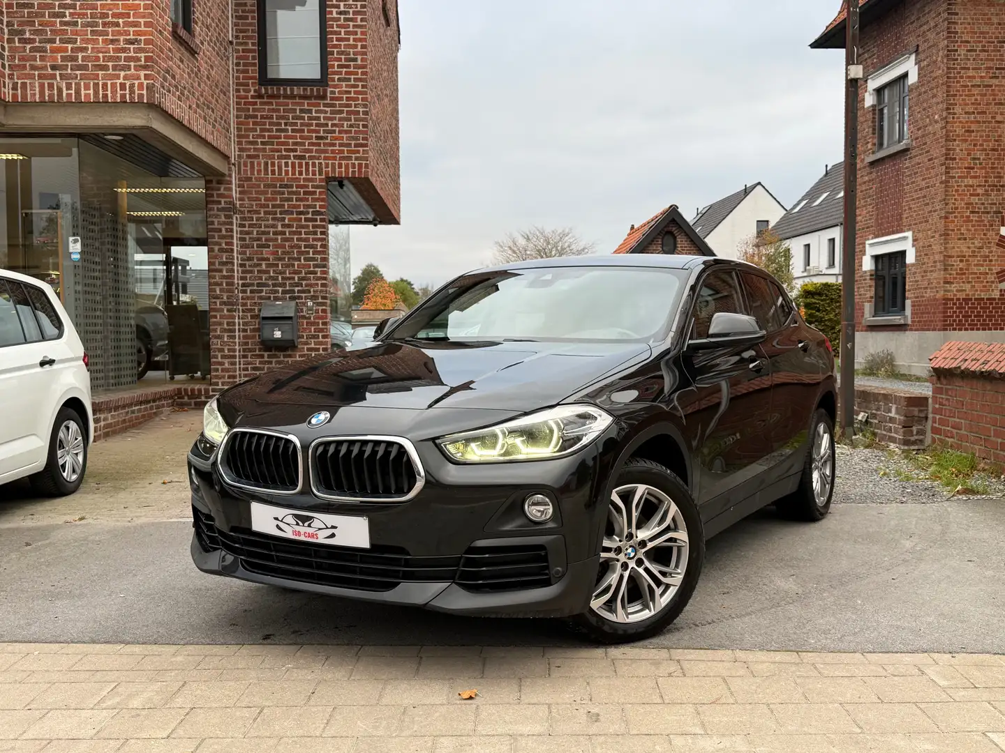 BMW X2 sDrive18d // ONDERHOUDSBOEK // NAVI // Schwarz - 1