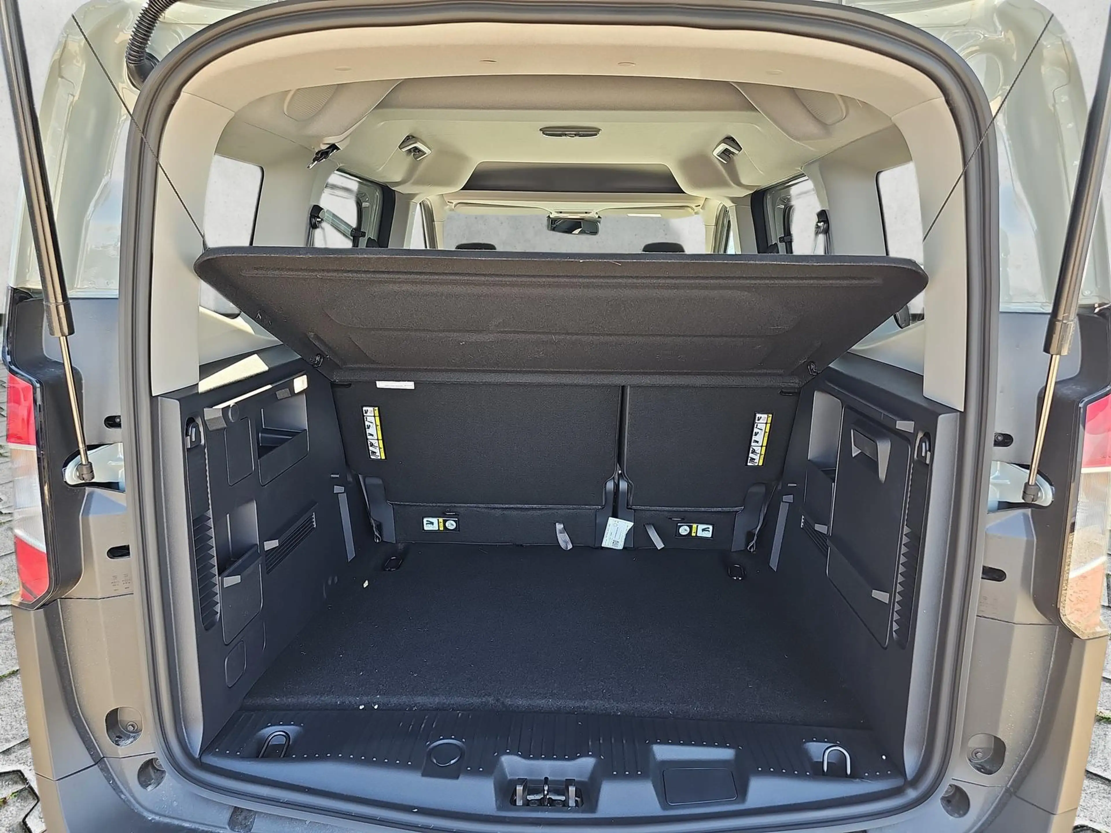 Ford Tourneo Courier 1.0 EB Auto Trend 5JG Kamera AHK — photo 14