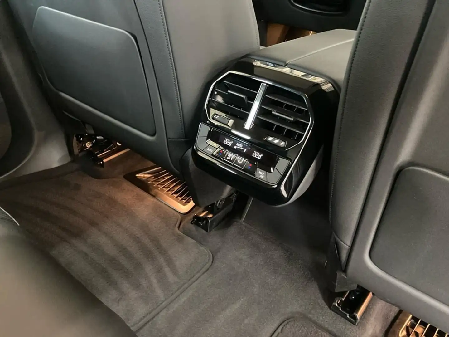 BMW iX Sportpaket Schwarz - 2