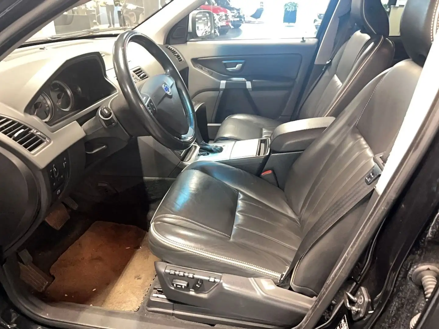 Volvo XC90 2.4D D5 Summum Automatik 7 Sitzer AHK Xenon Schwarz - 2