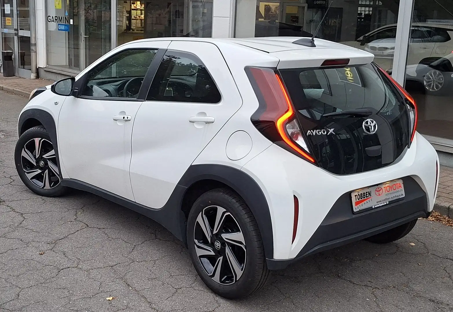 Toyota Aygo Play + Automatik + Winterräder Weiß - 2