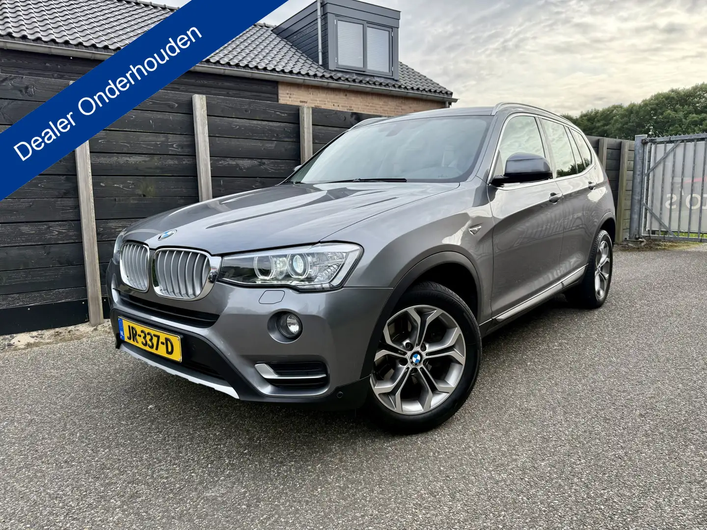 BMW X3 xDrive20i Centennial High Executive dealer onderho Grijs - 1