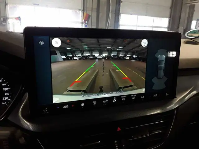 Ford Focus view 13