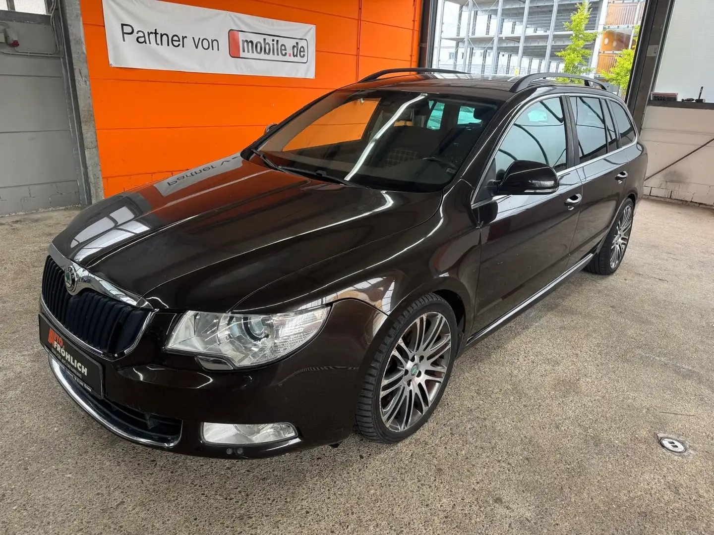 Skoda Superb 2.0 TDI Combi Family Braun - 1