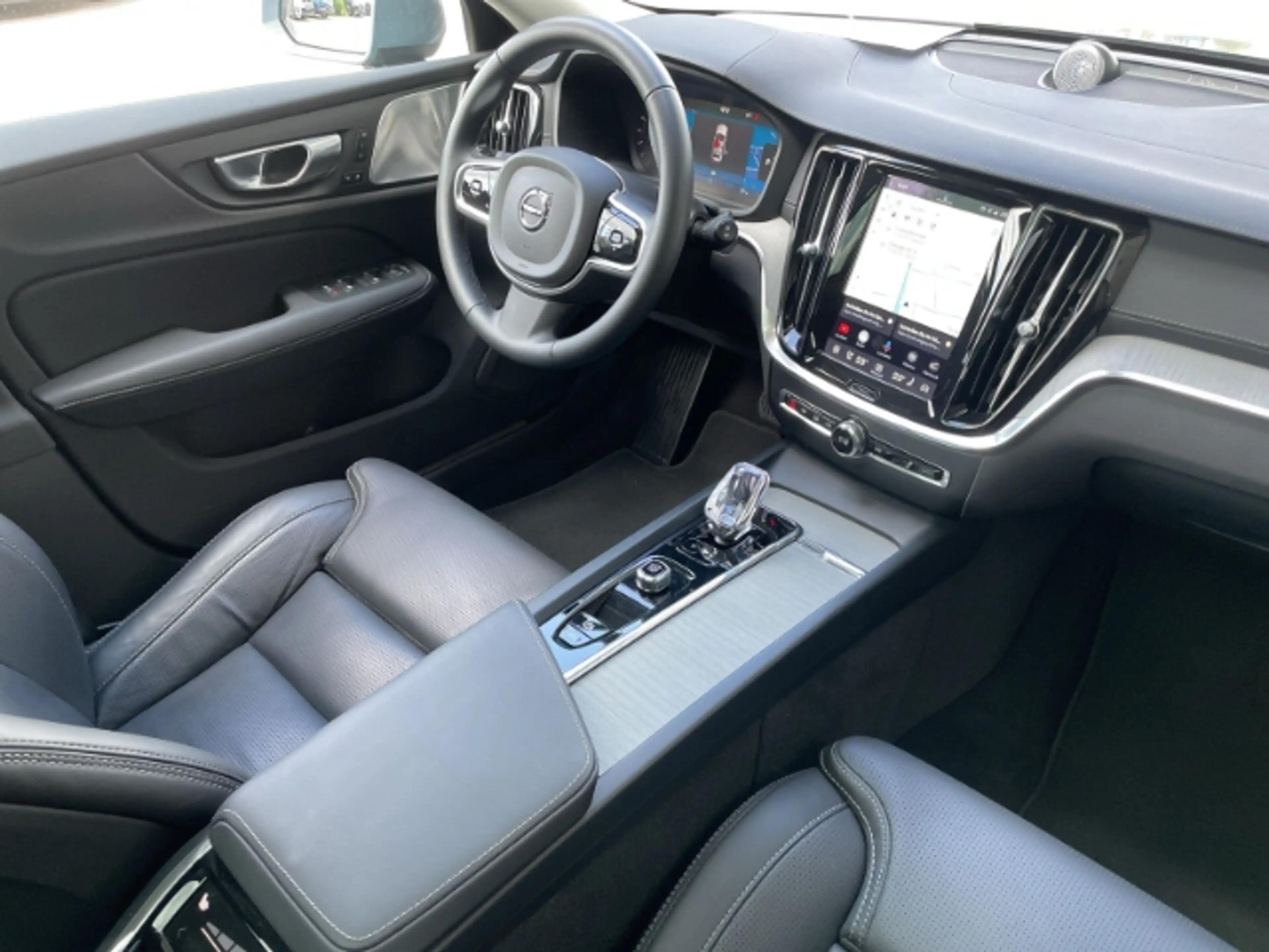 Volvo V60 Cross Country B5 AWD Ultimate Mild-Hybrid Autom. Navi , Leder — photo 3