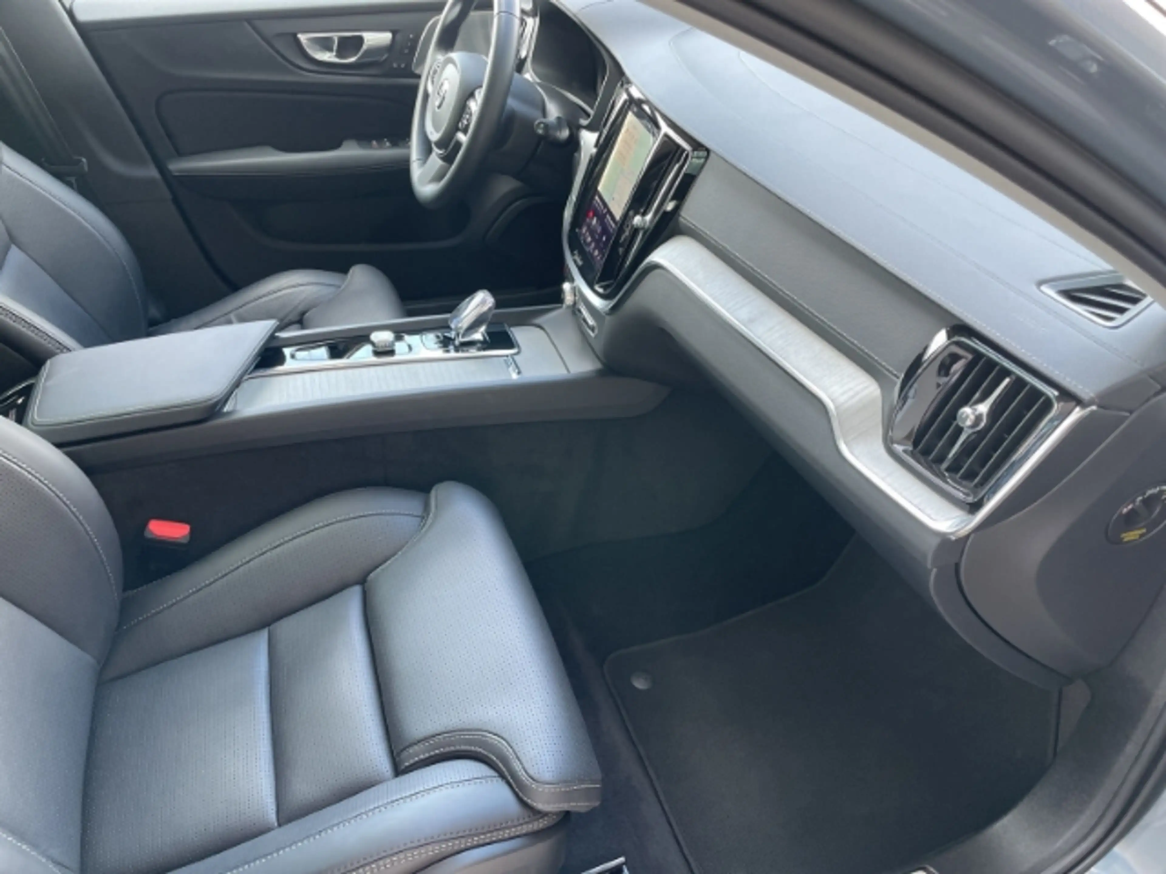 Volvo V60 Cross Country B5 AWD Ultimate Mild-Hybrid Autom. Navi , Leder — photo 5