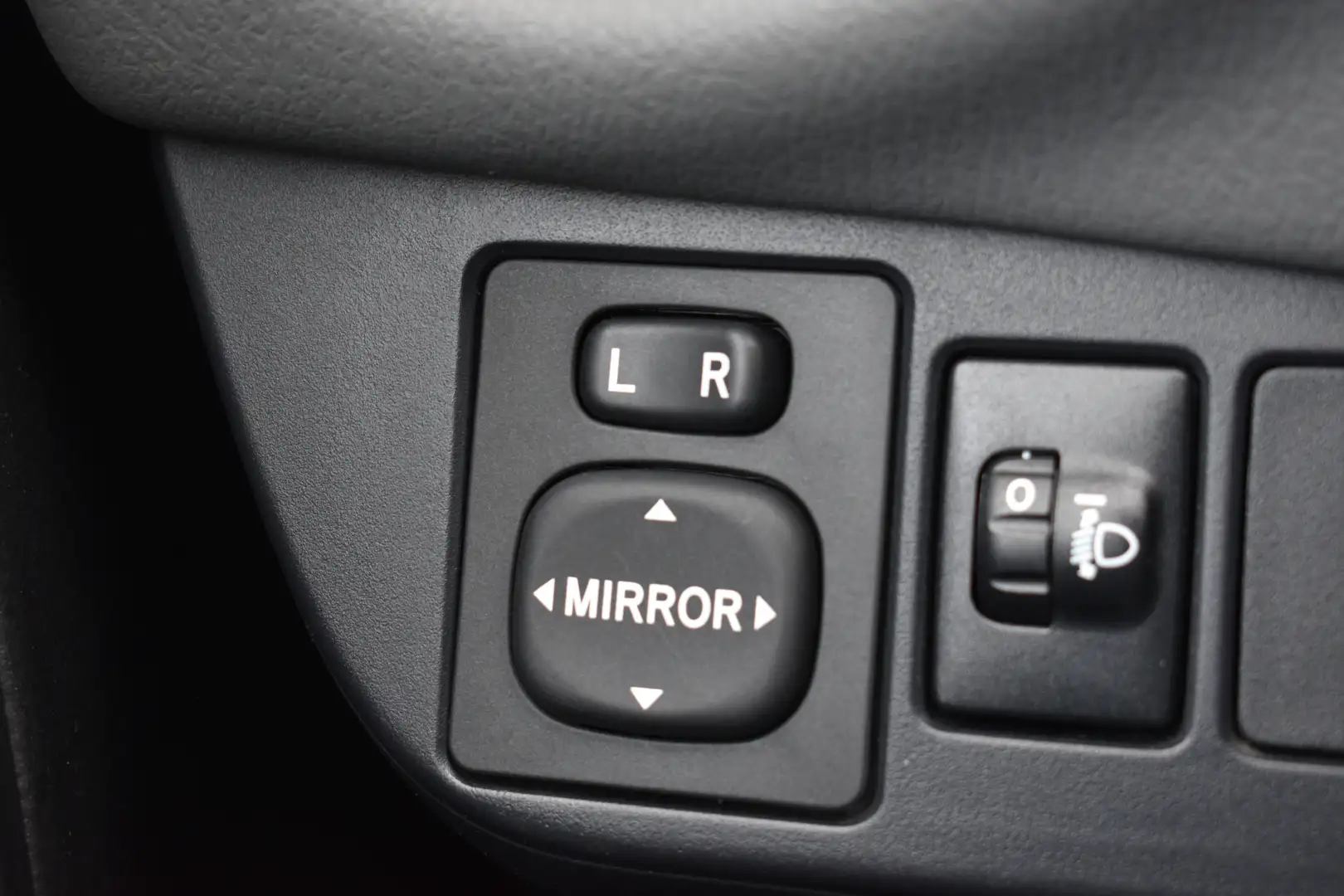 Toyota Yaris 1.0 VVT-i Energy Handgeschakeld 70pk | Dealer onde Wit - 2