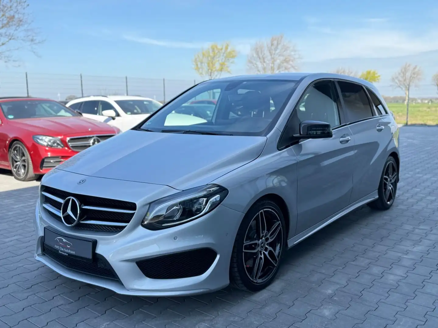 Mercedes-Benz B 220 CDI AMG Line Night-Paket Leder Navi Xenon Argintiu - 1