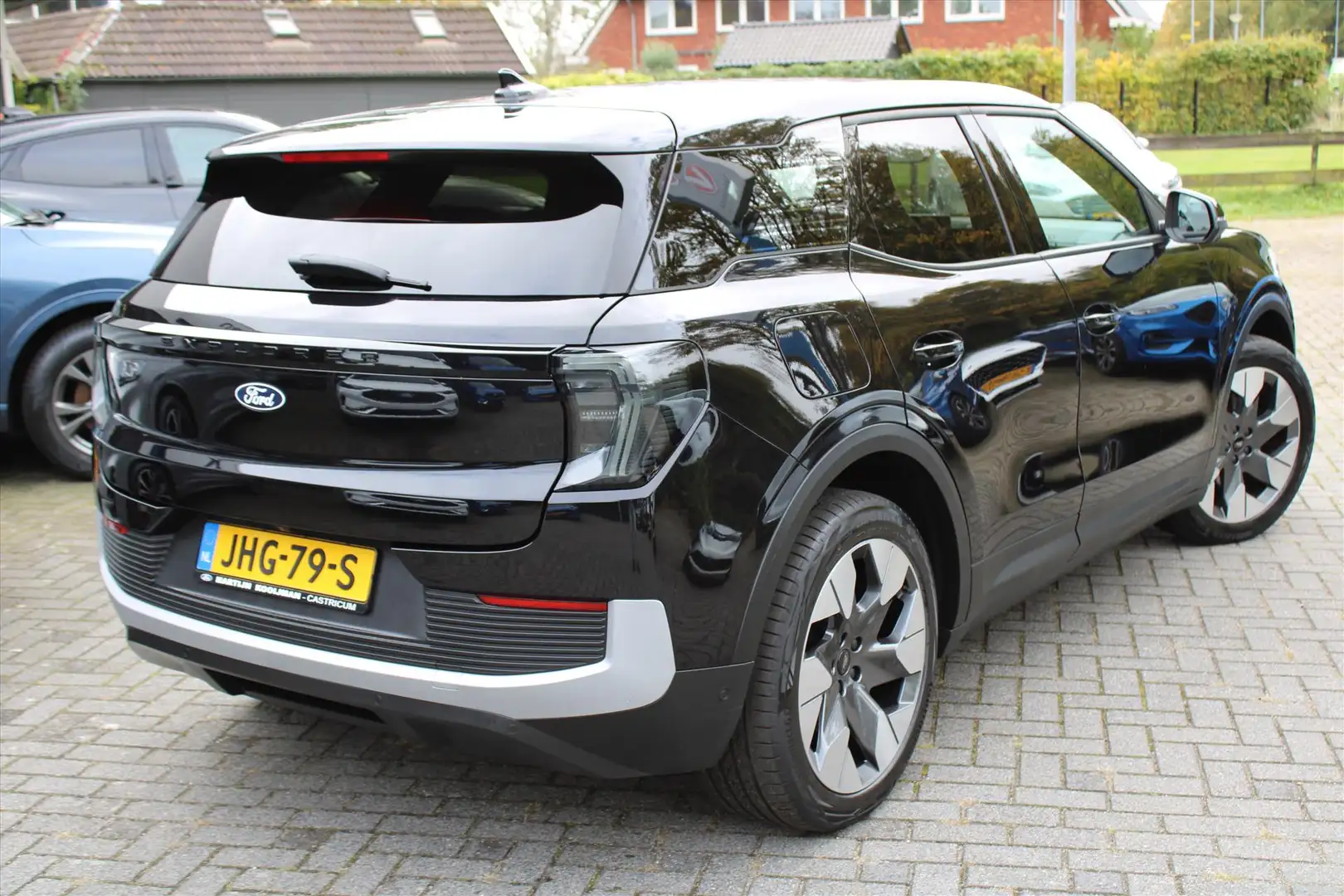 Ford Explorer Premium Extended Range 79 kWh 340pk AWD Premium, D Zwart - 2