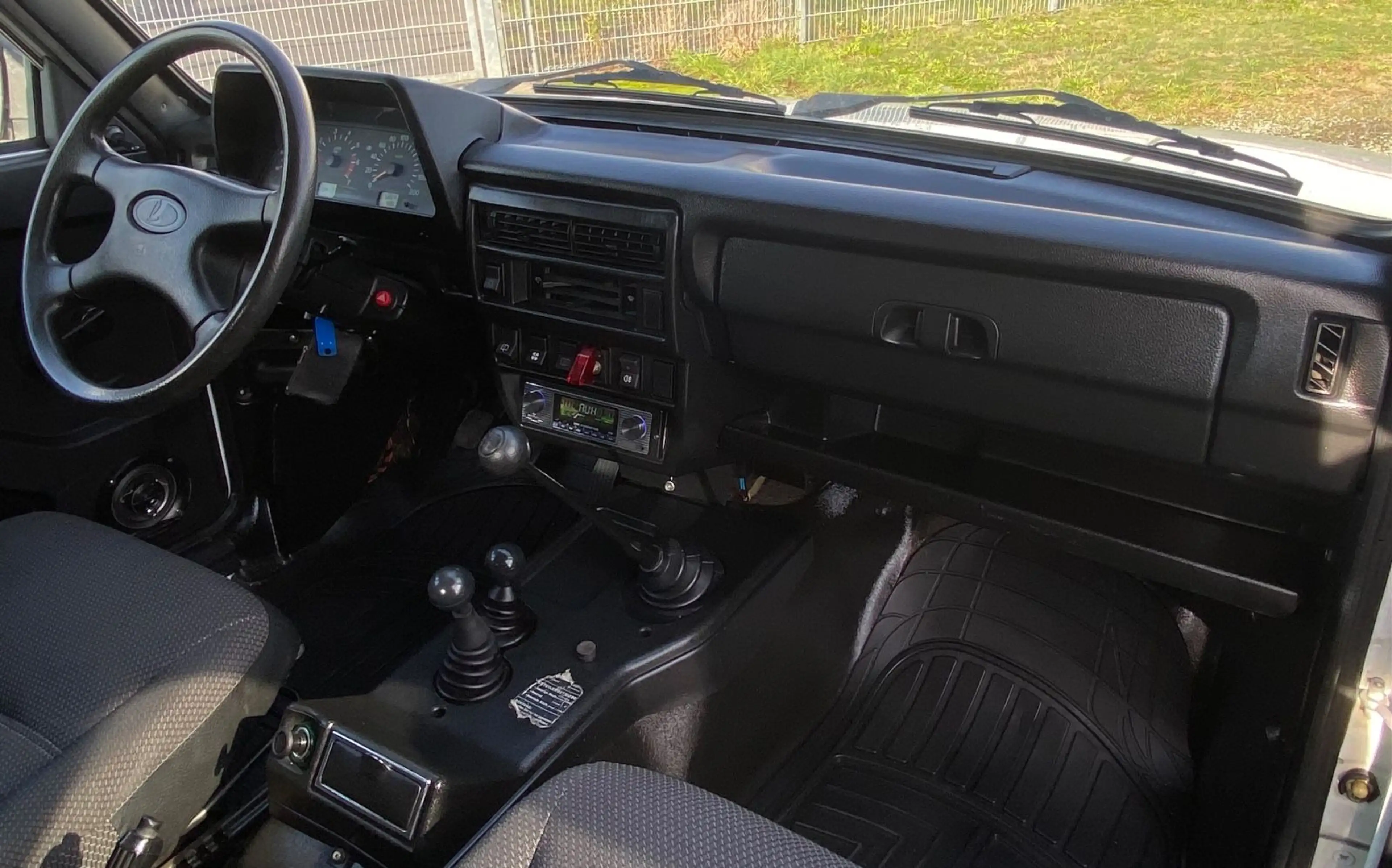 Lada Niva 1.7i 4x4 OFF-Road*Tüv NEU*SEILWINDE*AHK — photo 3