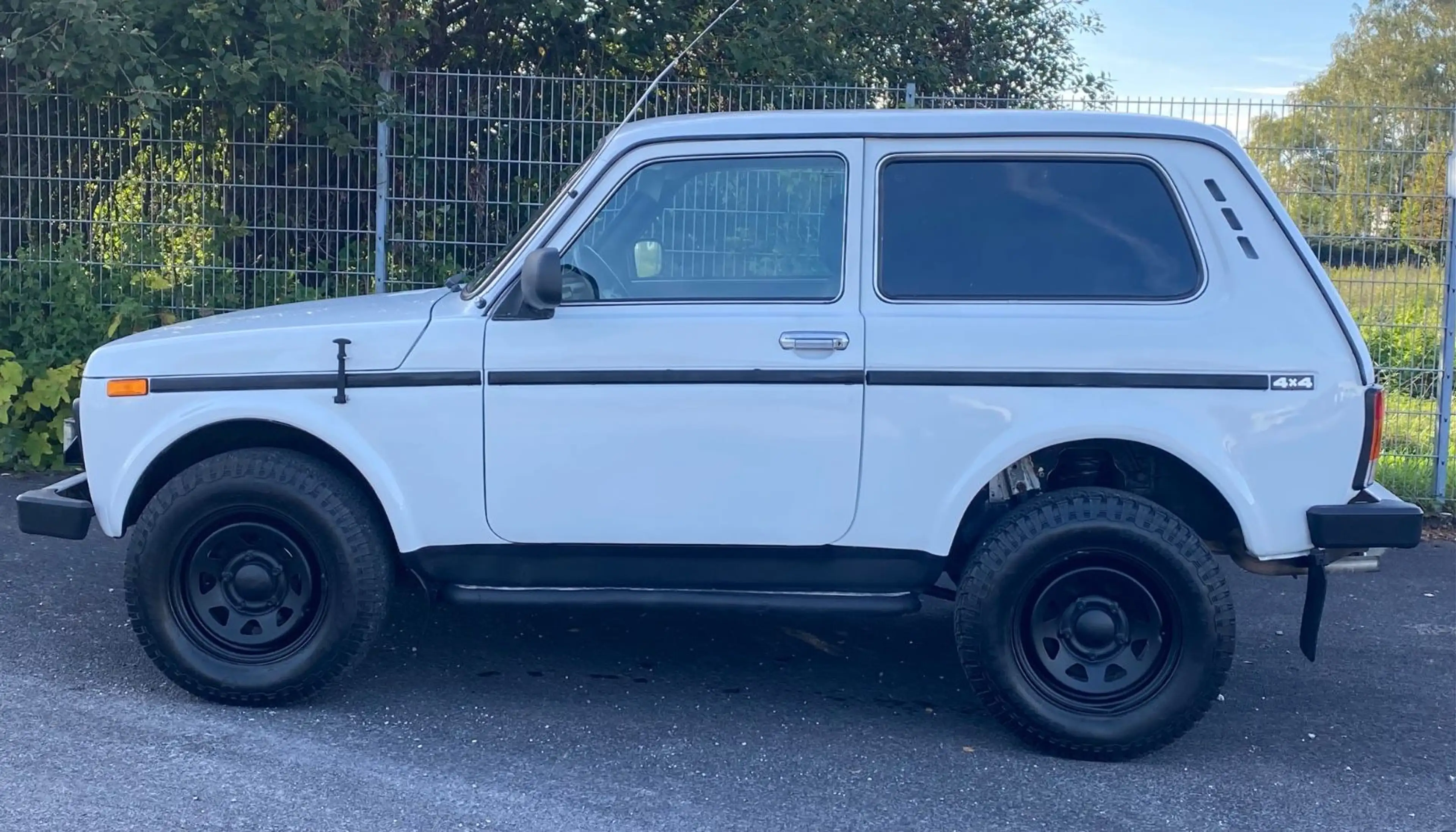 Lada Niva 1.7i 4x4 OFF-Road*Tüv NEU*SEILWINDE*AHK — photo 12