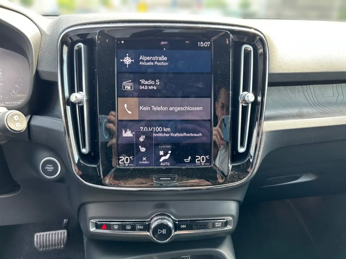 Volvo XC40 T5 Recharge PHEV Recharge Ultimate Dark Schwarz - 2