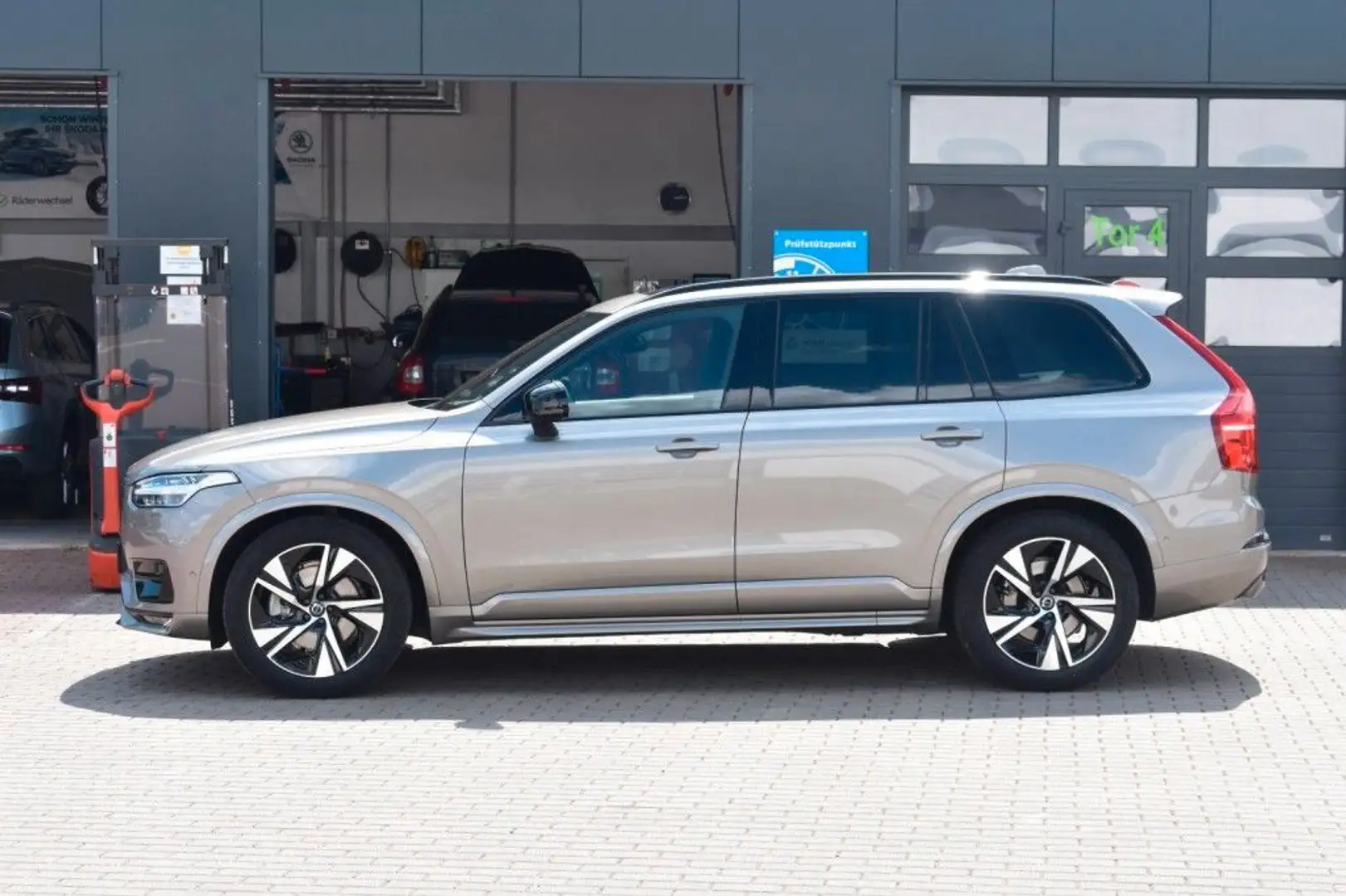 Volvo XC90 B5 D AWD R-Design*PANO*STHZ*LUFT*360*H&K*QI Grau - 1
