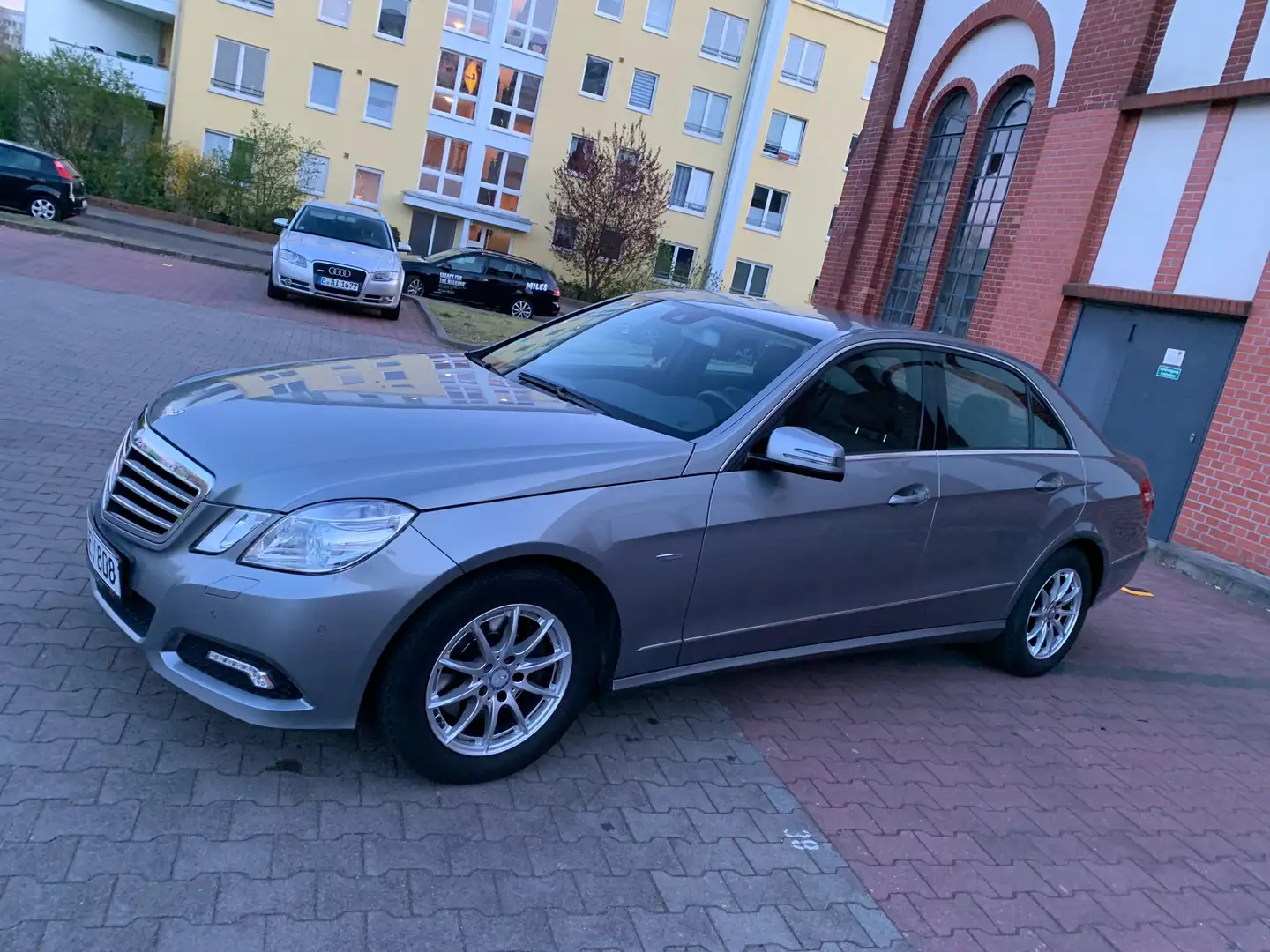 Mercedes-Benz E 250 E 250 CGI BlueEfficiency (212.047) Gri - 2