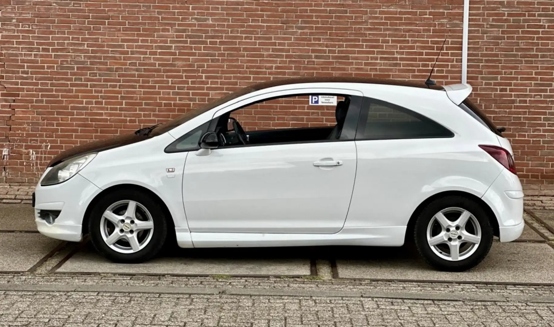 Opel Corsa 1.4-16V Sport Wit - 2