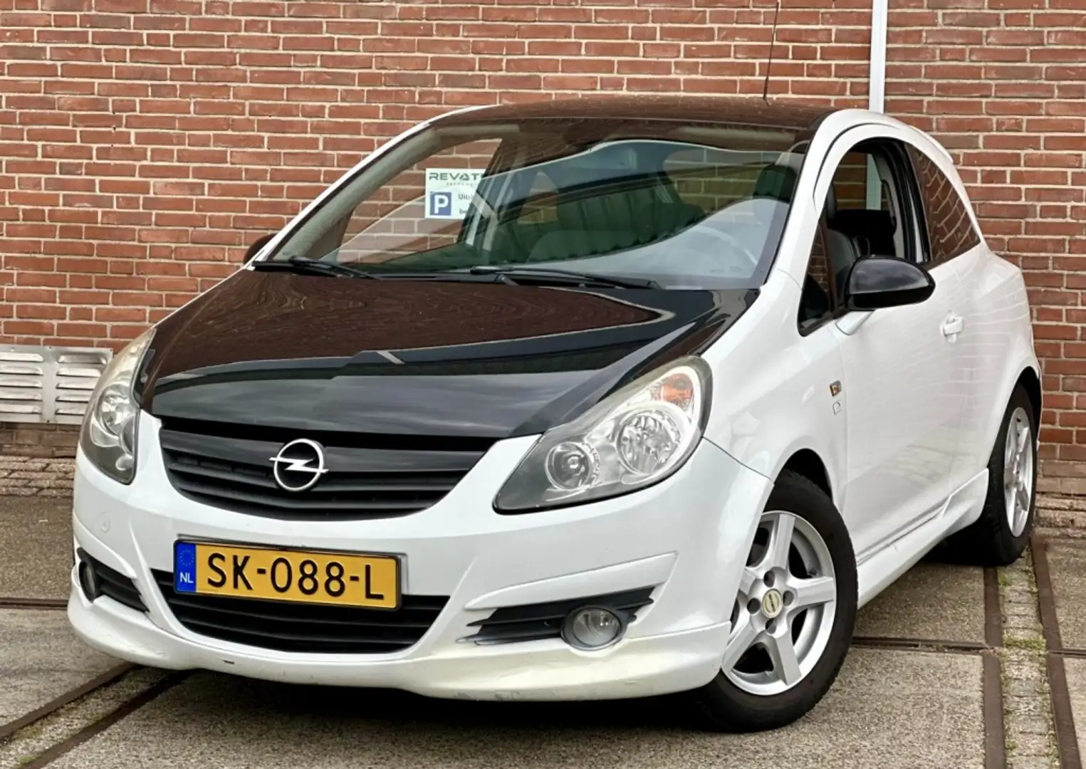 Opel Corsa 1.4-16V Sport Wit - 1