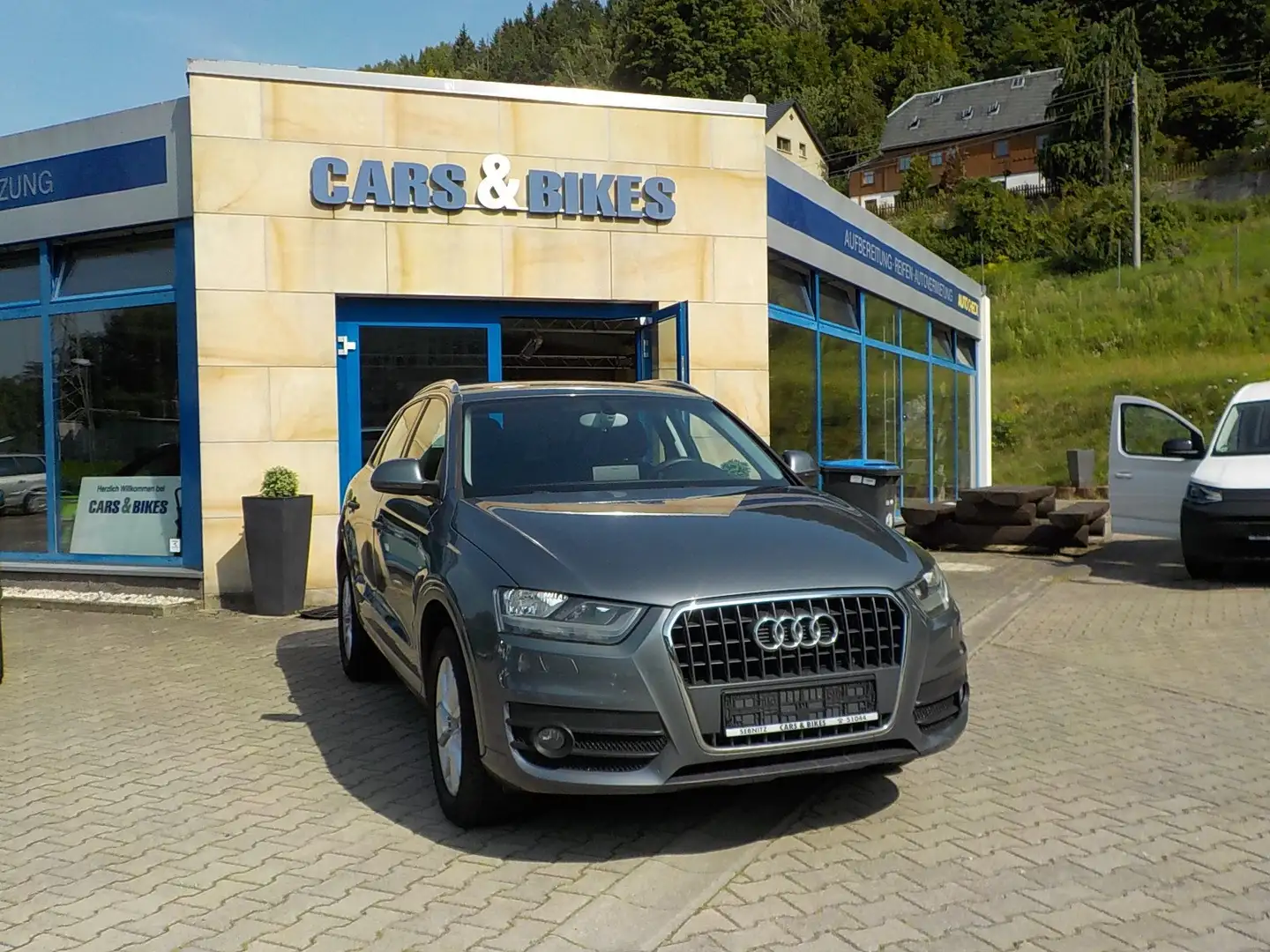 Audi Q3 2.0 TDI 1.HAND! SEHR GEPFLEGT! - 1