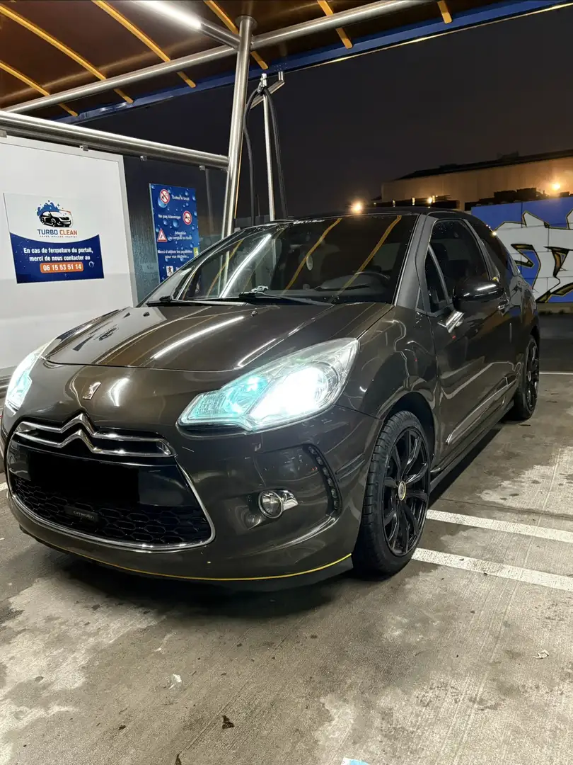 Citroen DS3 e-HDi 90 Airdream So Chic - 1