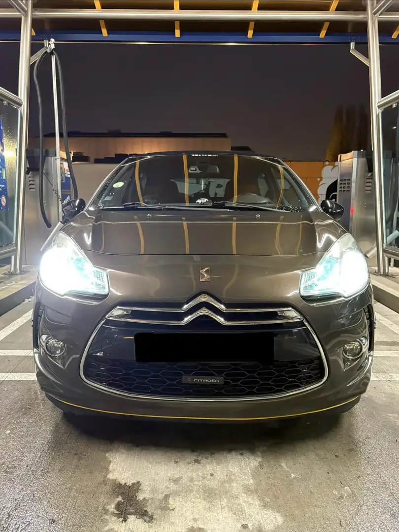 Citroen DS3 e-HDi 90 Airdream So Chic - 2