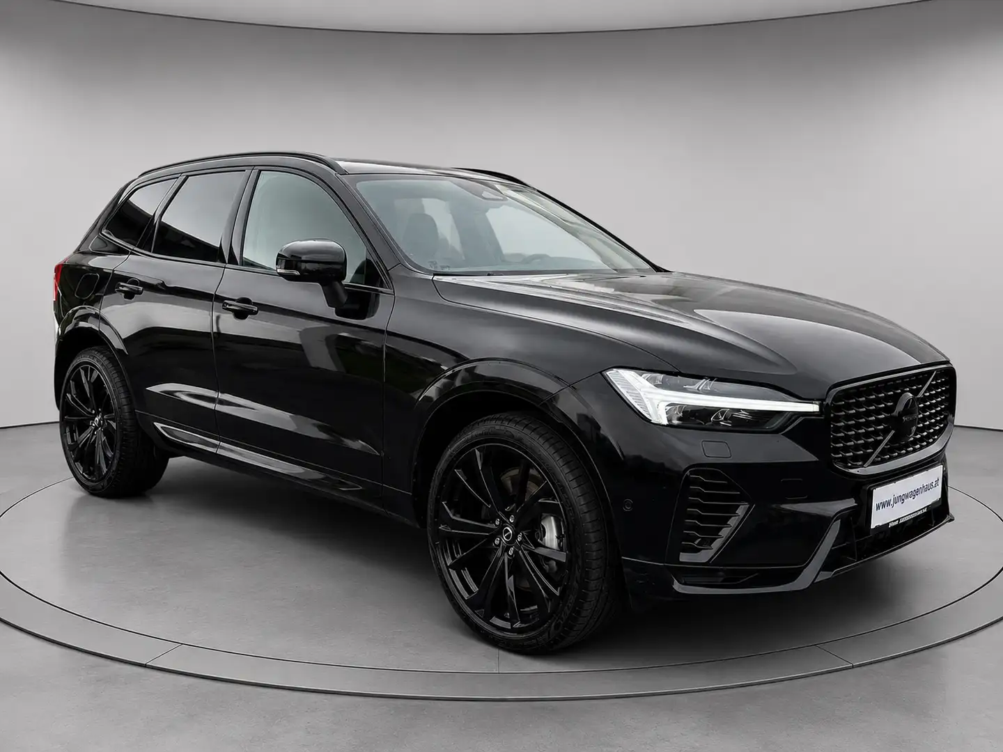 Volvo XC60 Plus Black Edition Plug-In-Hybrid AWD Aut. 79.905 Schwarz - 2