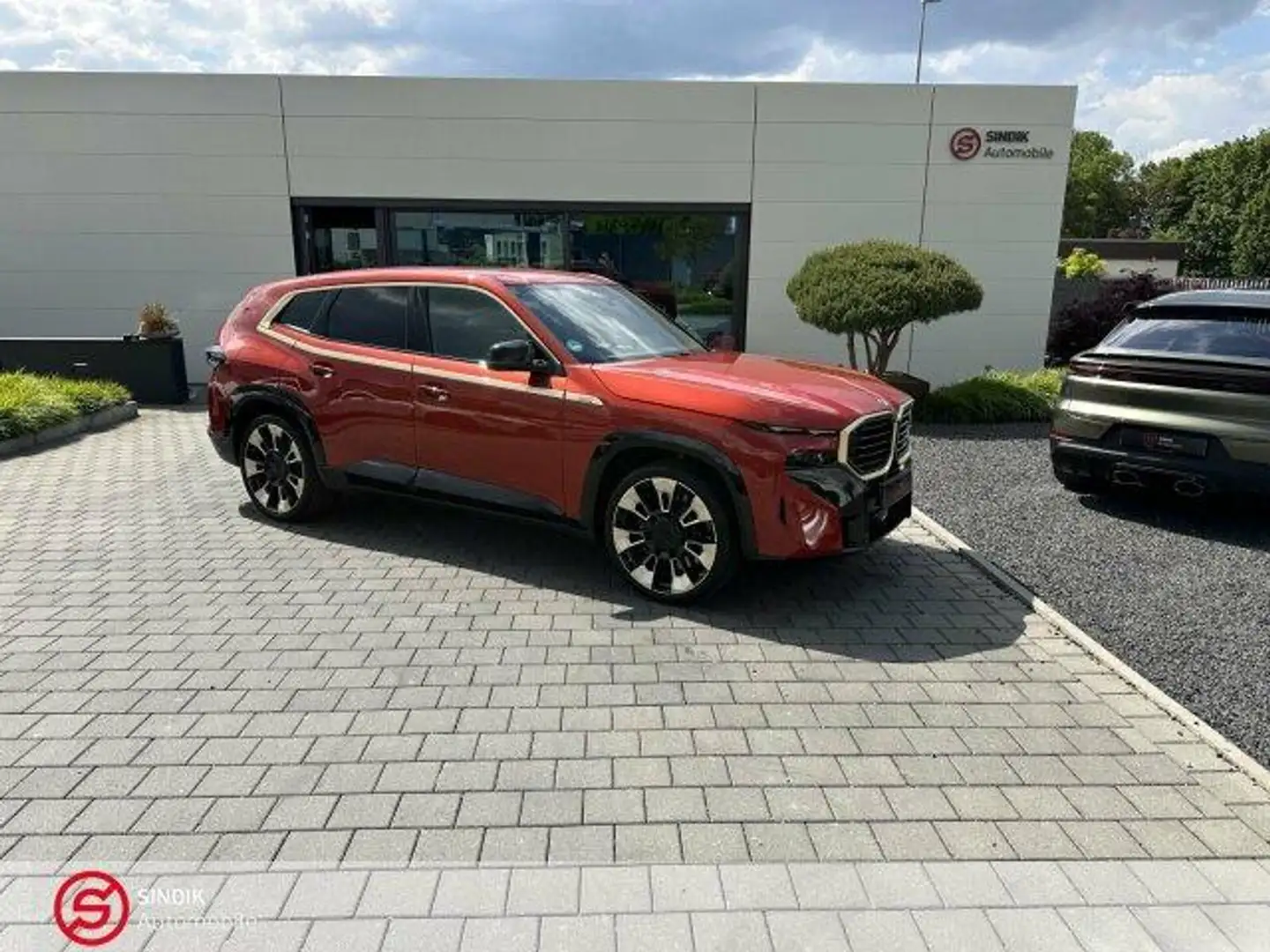 BMW XM "INDIVIDUAL" B&W-AHK-Massage-DriversP.-Iconic Orange - 2