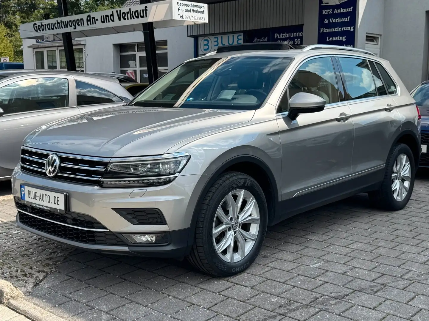 Volkswagen Tiguan Highline 4Motion*HUD*AHK*ACC*PANO*LED* Silber - 1