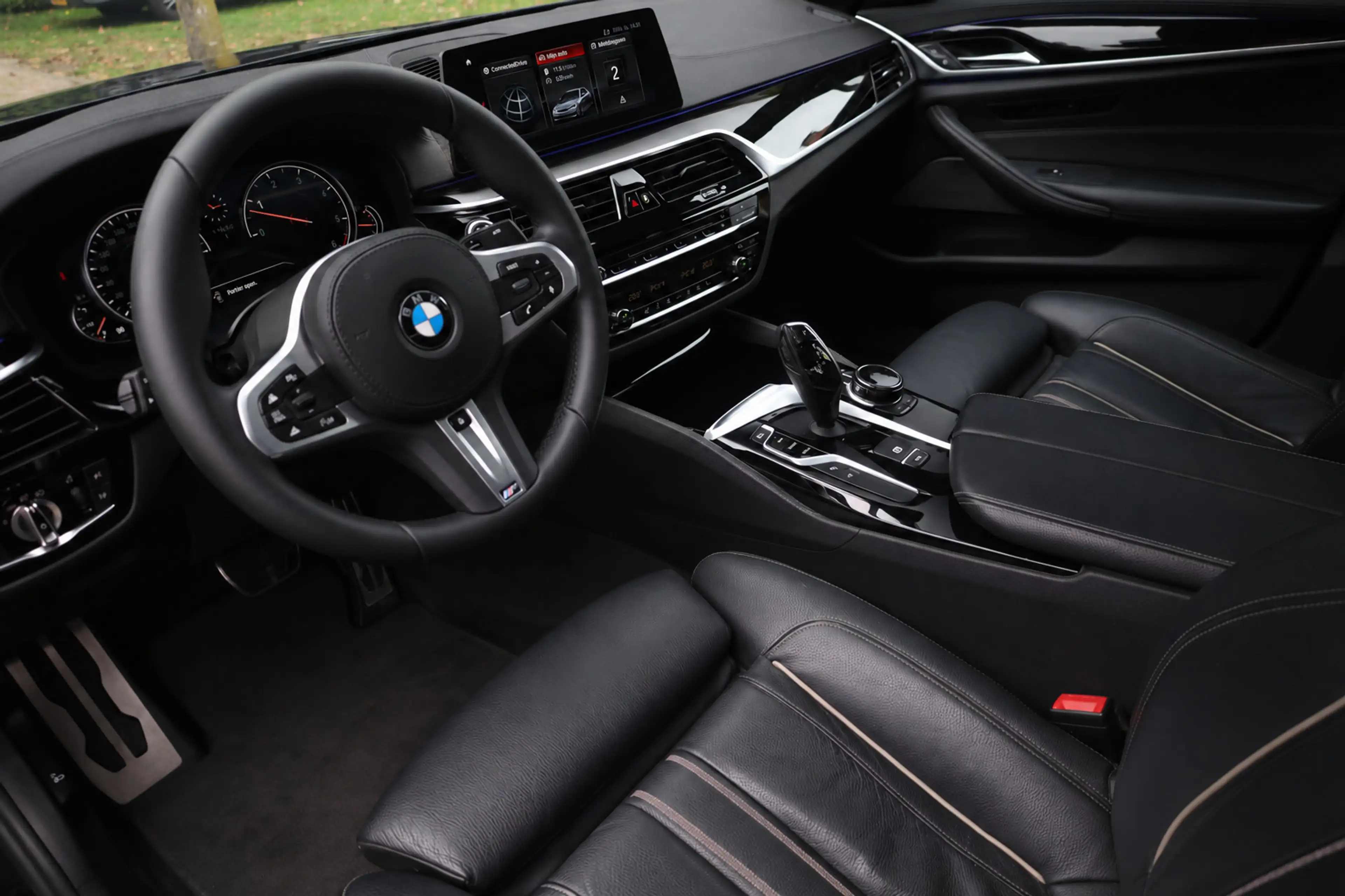 BMW 530 5-serie 530d xDrive High Executive Aut. | Dealeron — photo 2