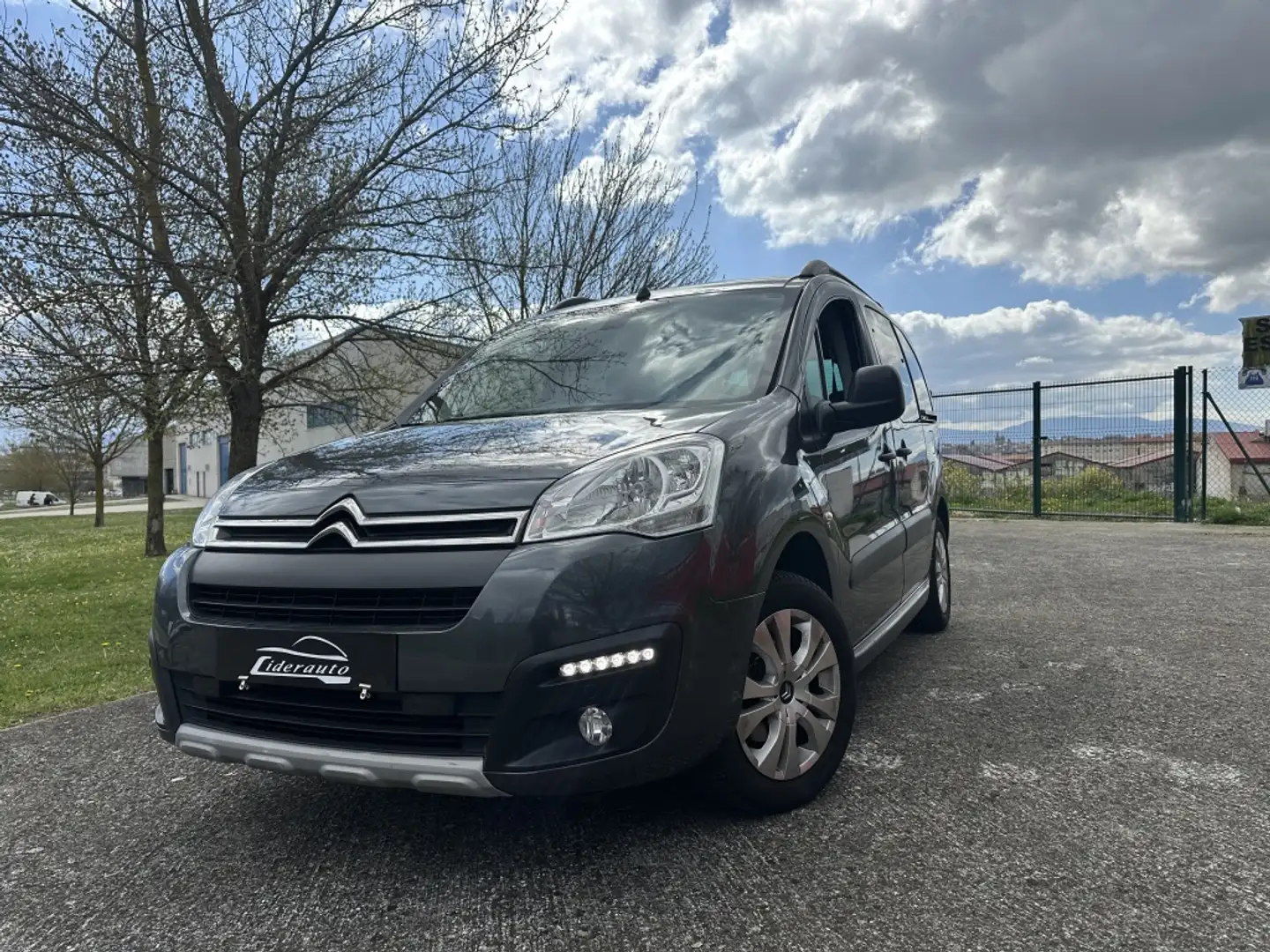 Citroen Berlingo PureTech S&S Talla M Feel 110 Gris - 1