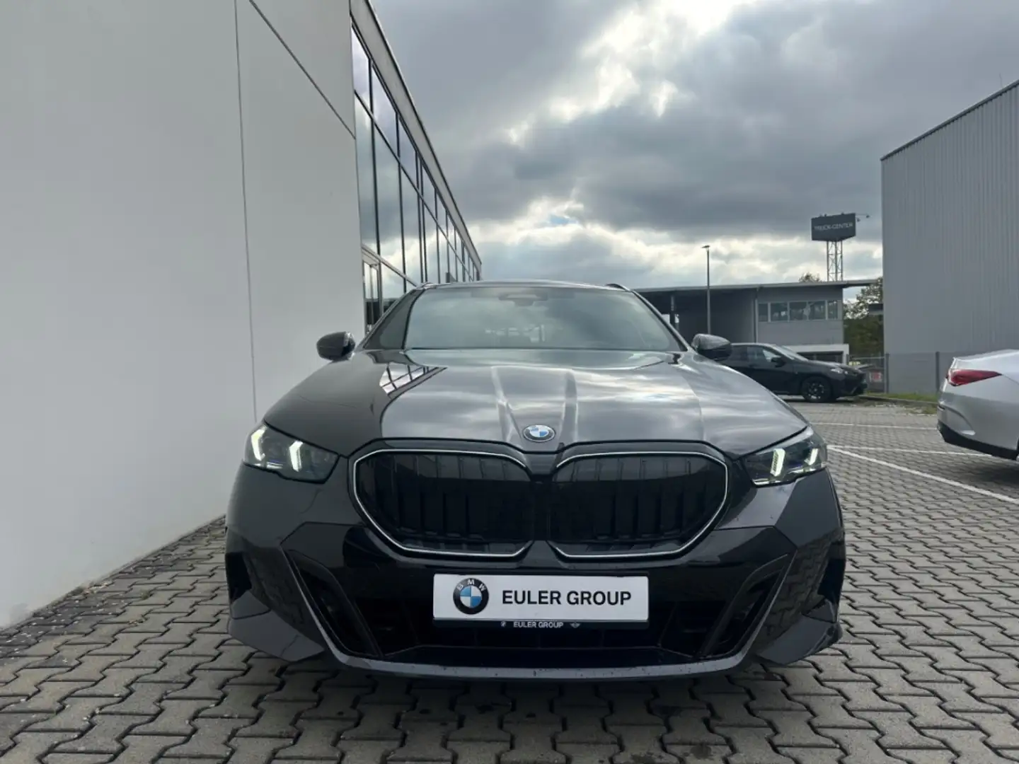 BMW 540 d xDr. Tour. M Sport Pro IconGl Pano StHz B&W Sitz Grau - 2