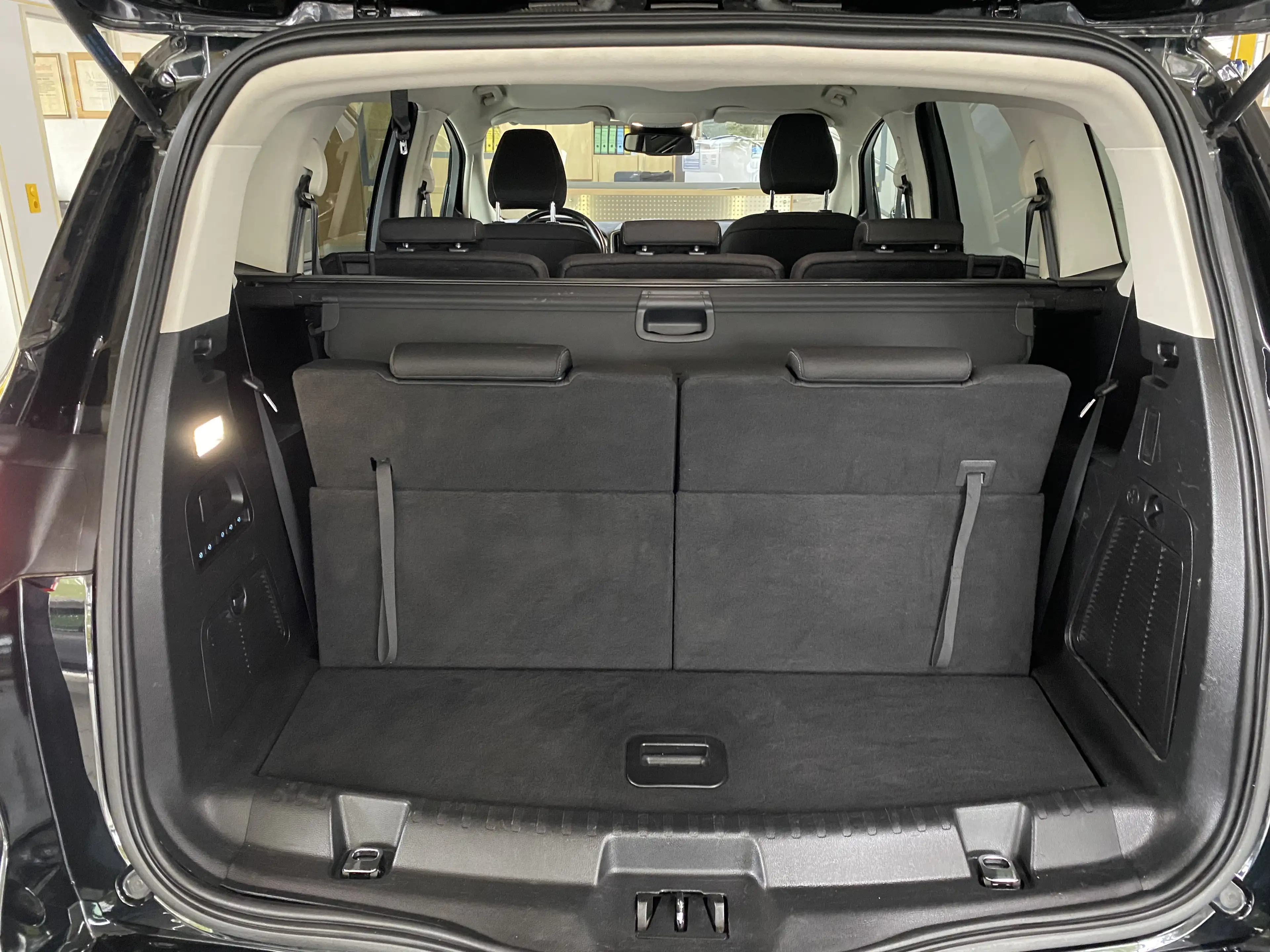 Ford S-Max Titanium — photo 8