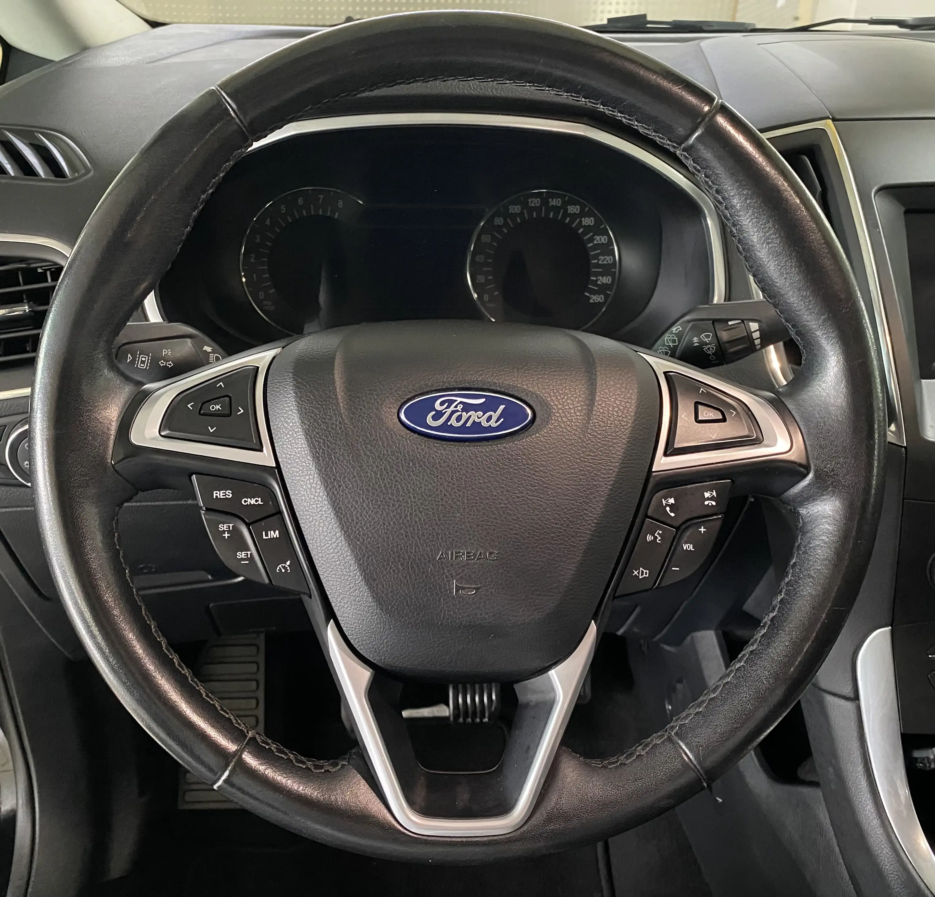 Ford S-Max Titanium — photo 14