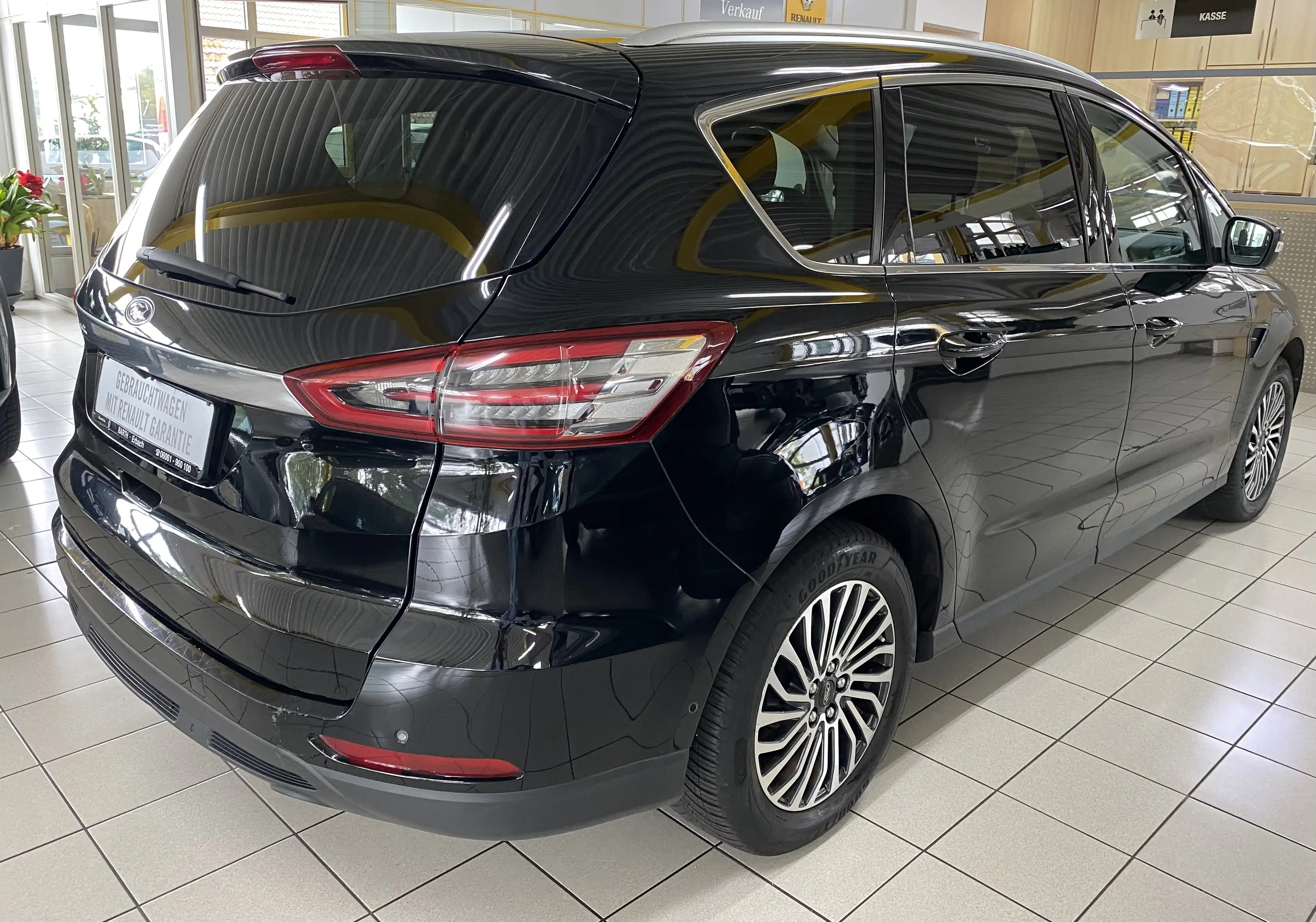 Ford S-Max Titanium — photo 5