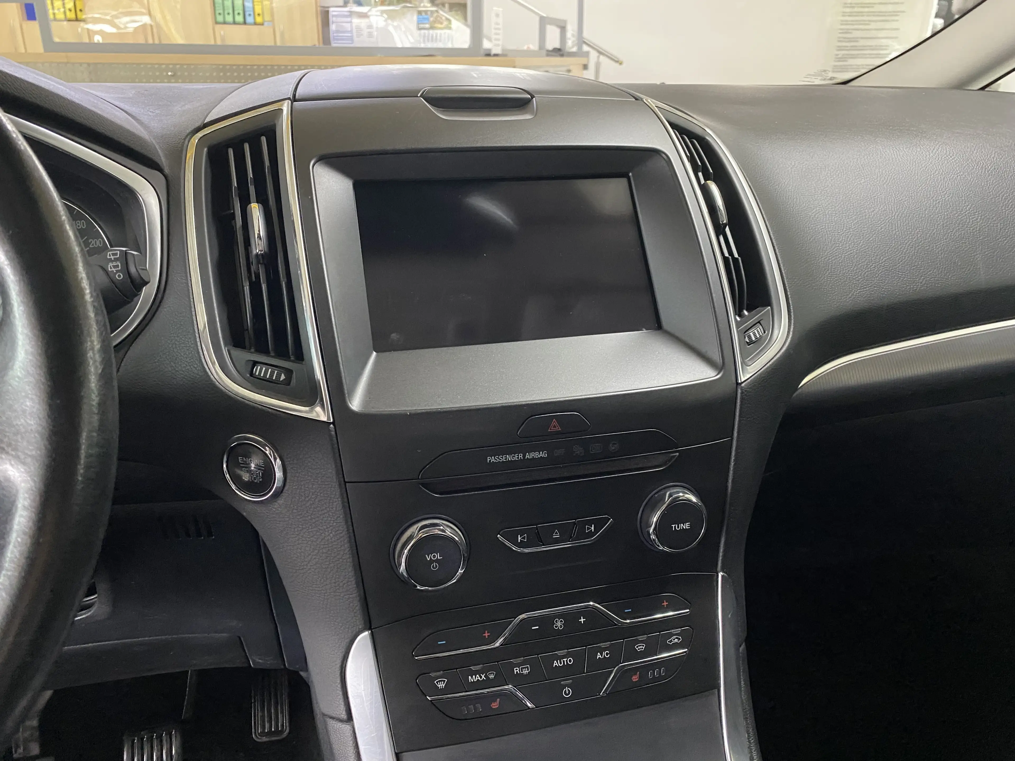 Ford S-Max Titanium — photo 15