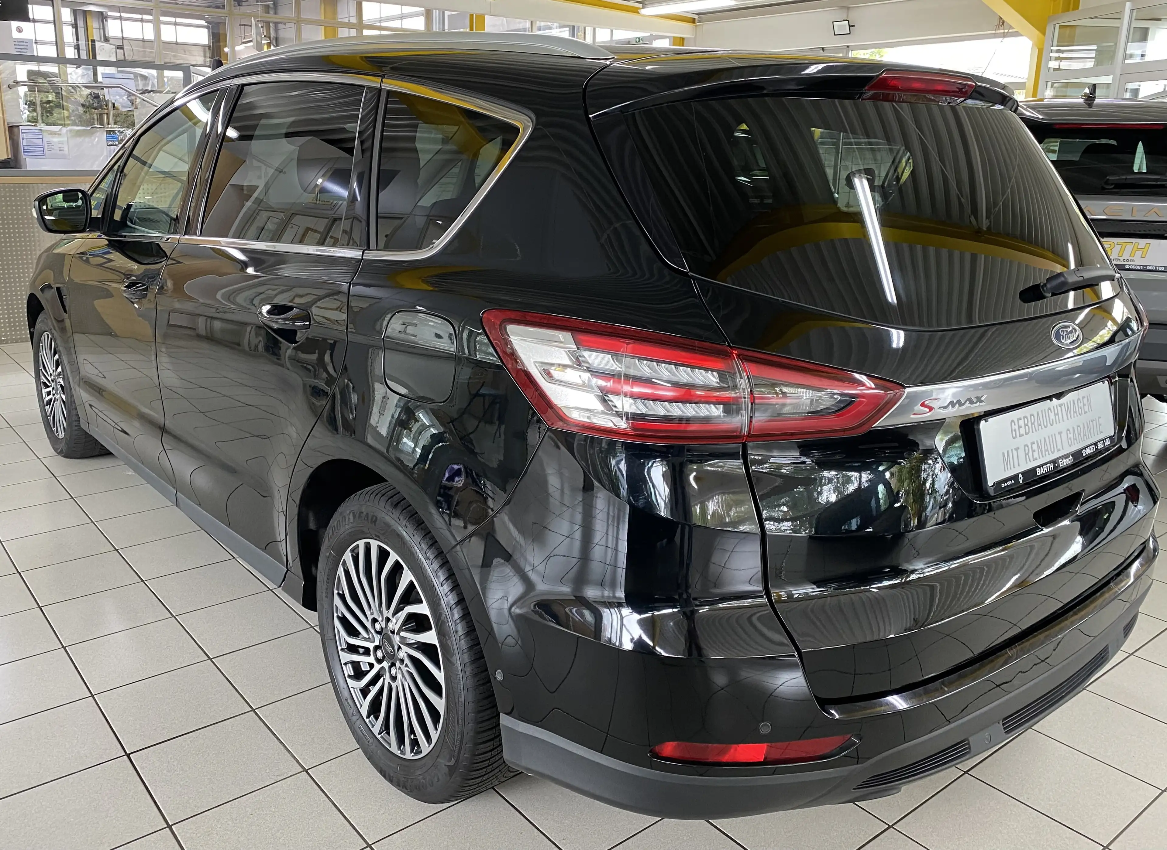 Ford S-Max Titanium — photo 6