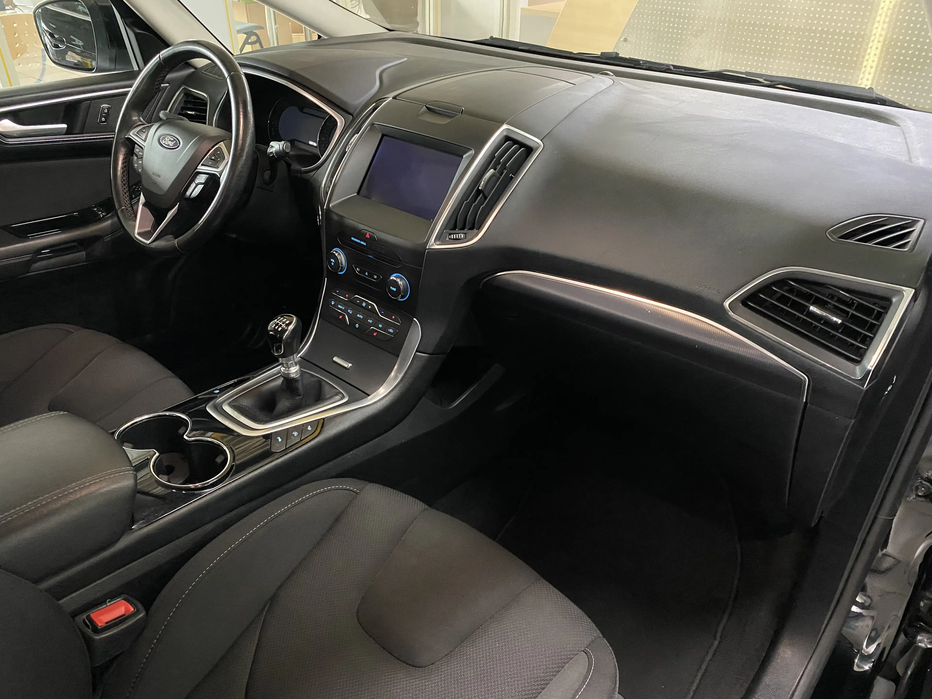 Ford S-Max Titanium — photo 12