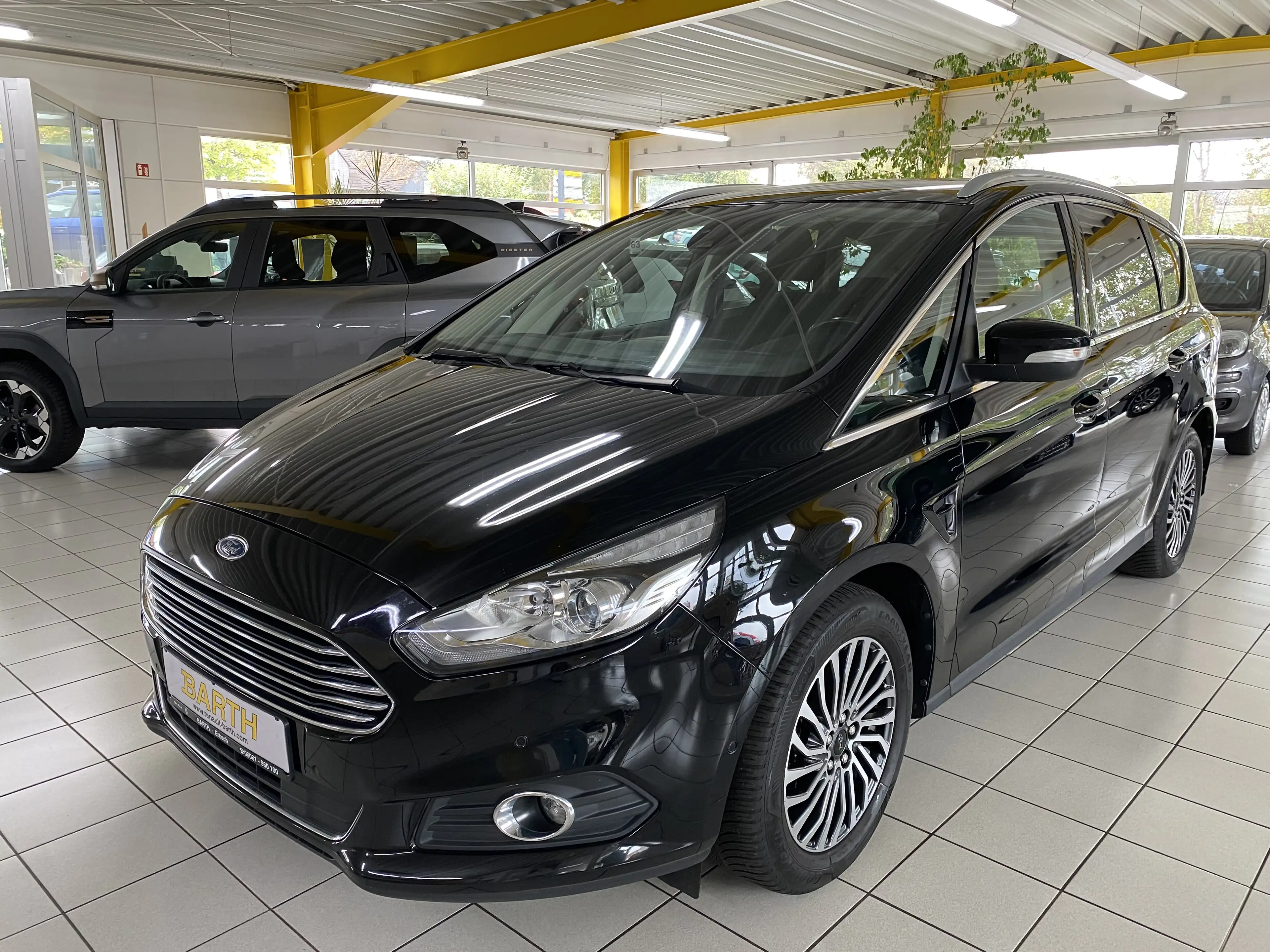 Ford S-Max Titanium — photo 2