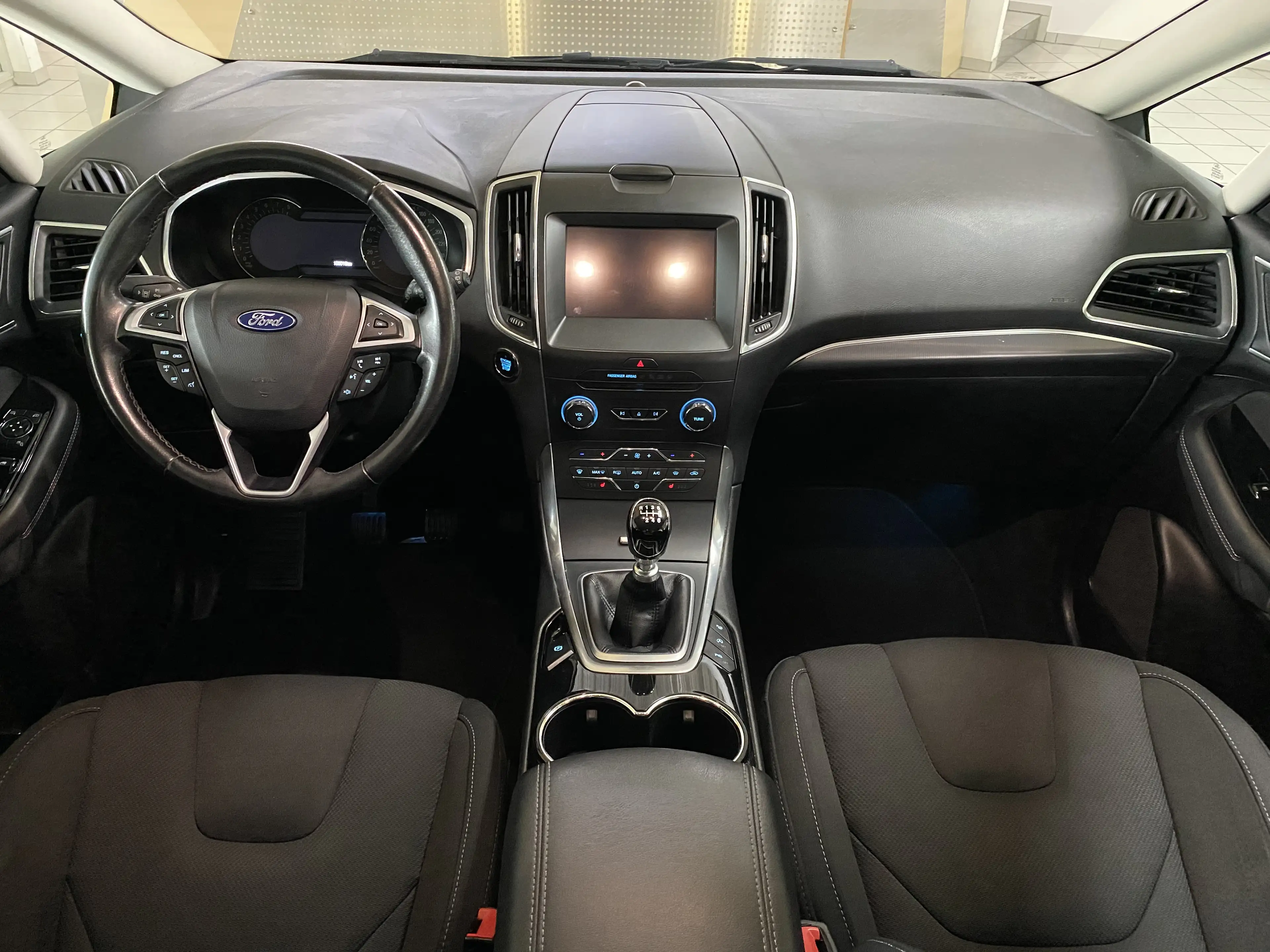 Ford S-Max Titanium — photo 13