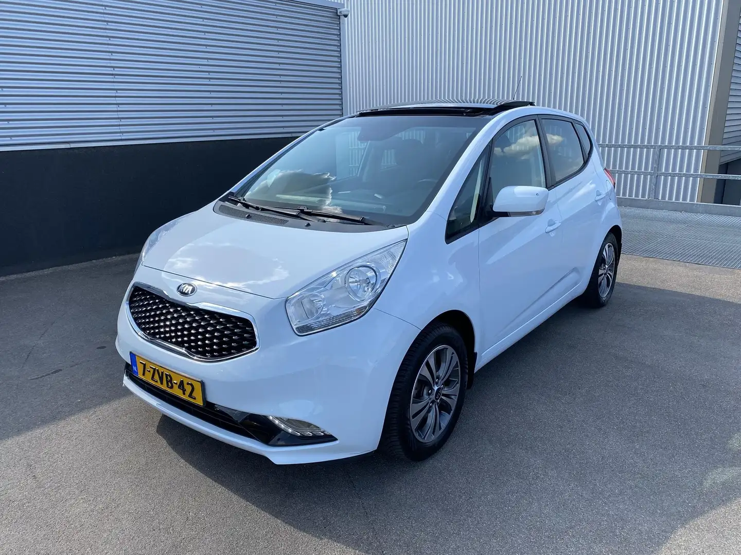 Kia Venga 1.6 CVVT ExecutiveLine Automaat, Trekhaak, Schuif/ Wit - 2