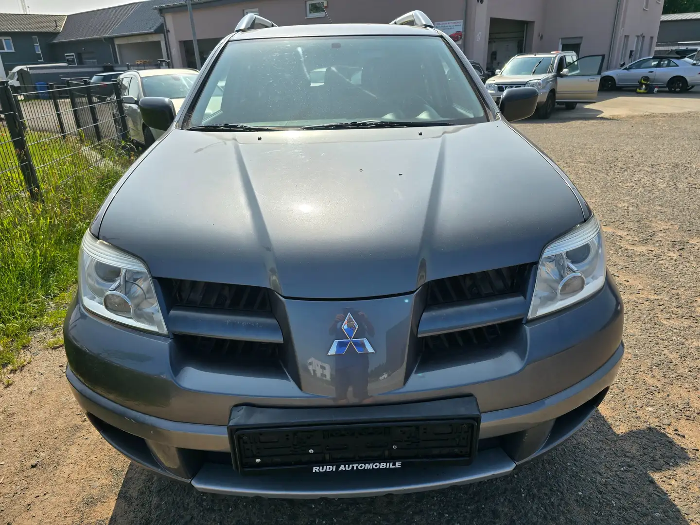 Mitsubishi Outlander 2.0 Comfort Gri - 2