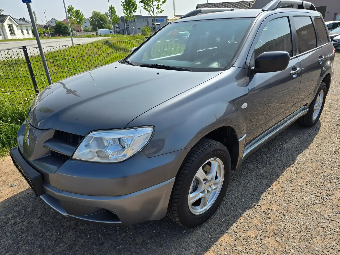 Mitsubishi Outlander 2.0 Comfort Gri - 1