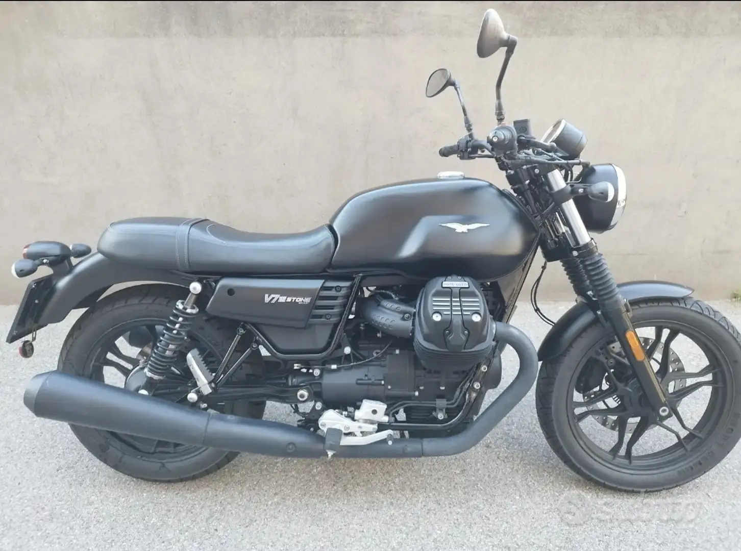 Moto Guzzi V 7 Negru - 1