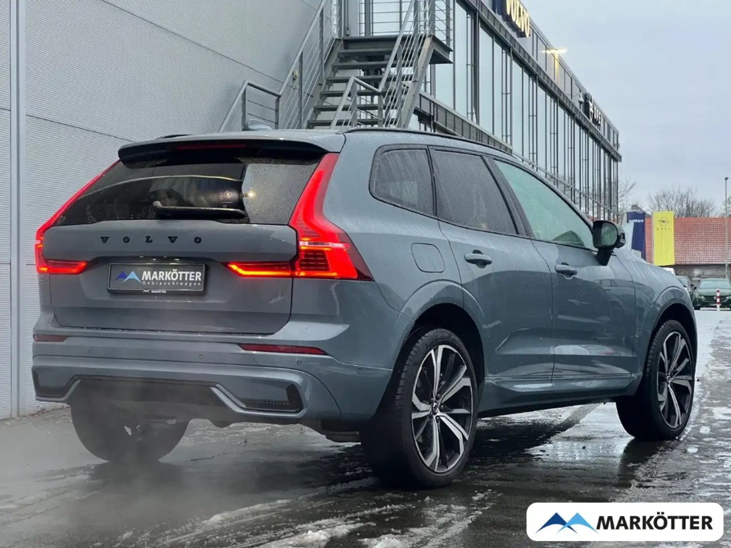 Volvo XC60 T8 AWD Plus Dark BLIS/AHK/360°CAM/ACC/PANO Grau - 2