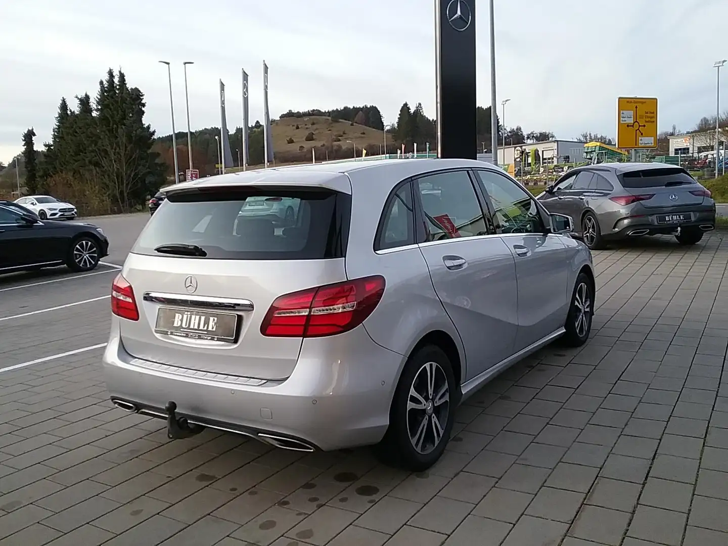 Mercedes-Benz B 180 URBAN+AUTOMATIK+AHK+AKTIVER PARK-ASSIST+KLIMA+SITZ Argent - 2